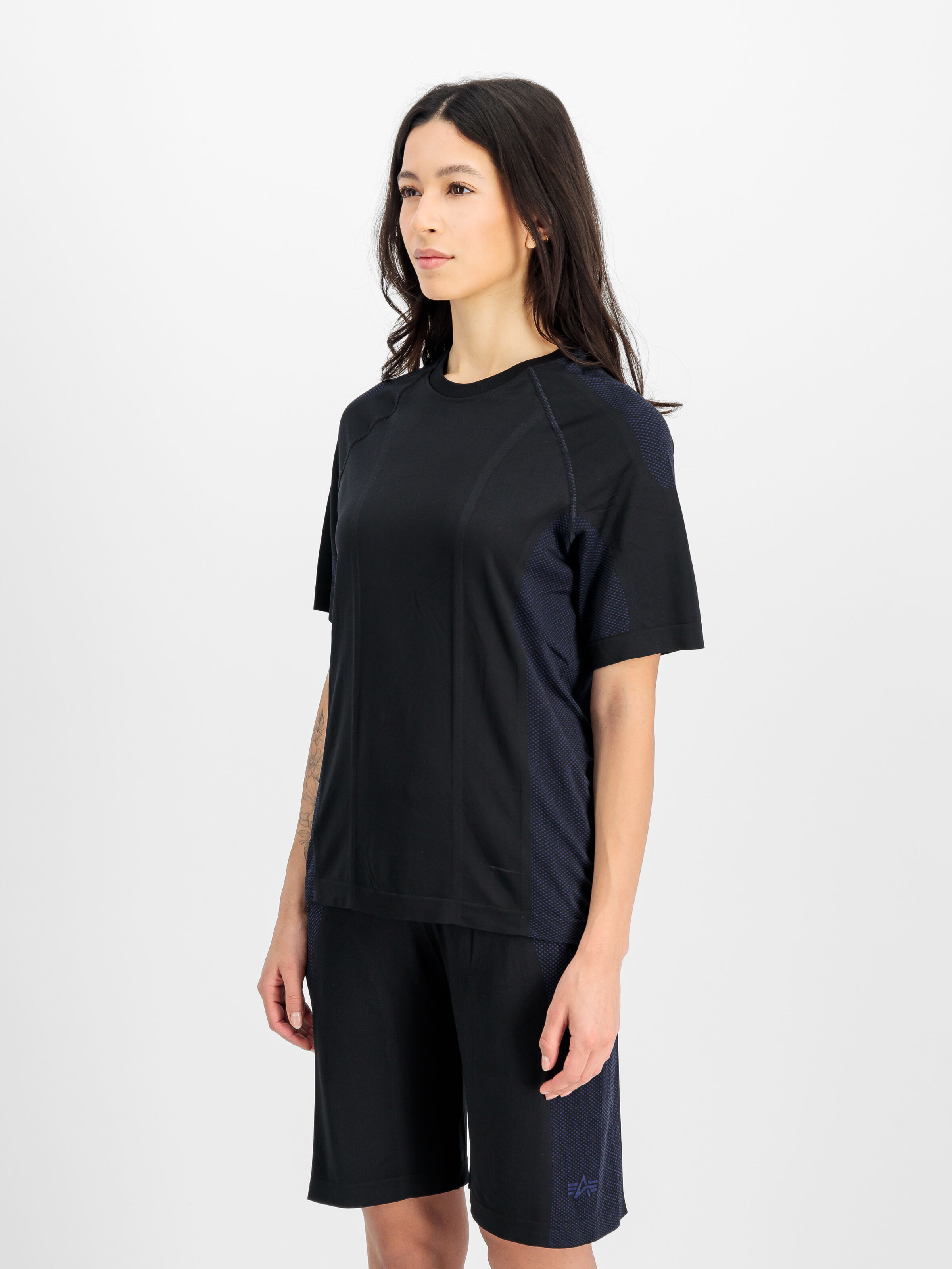 Seamless T-Shirt black 756501_03_2_model_00003_155119