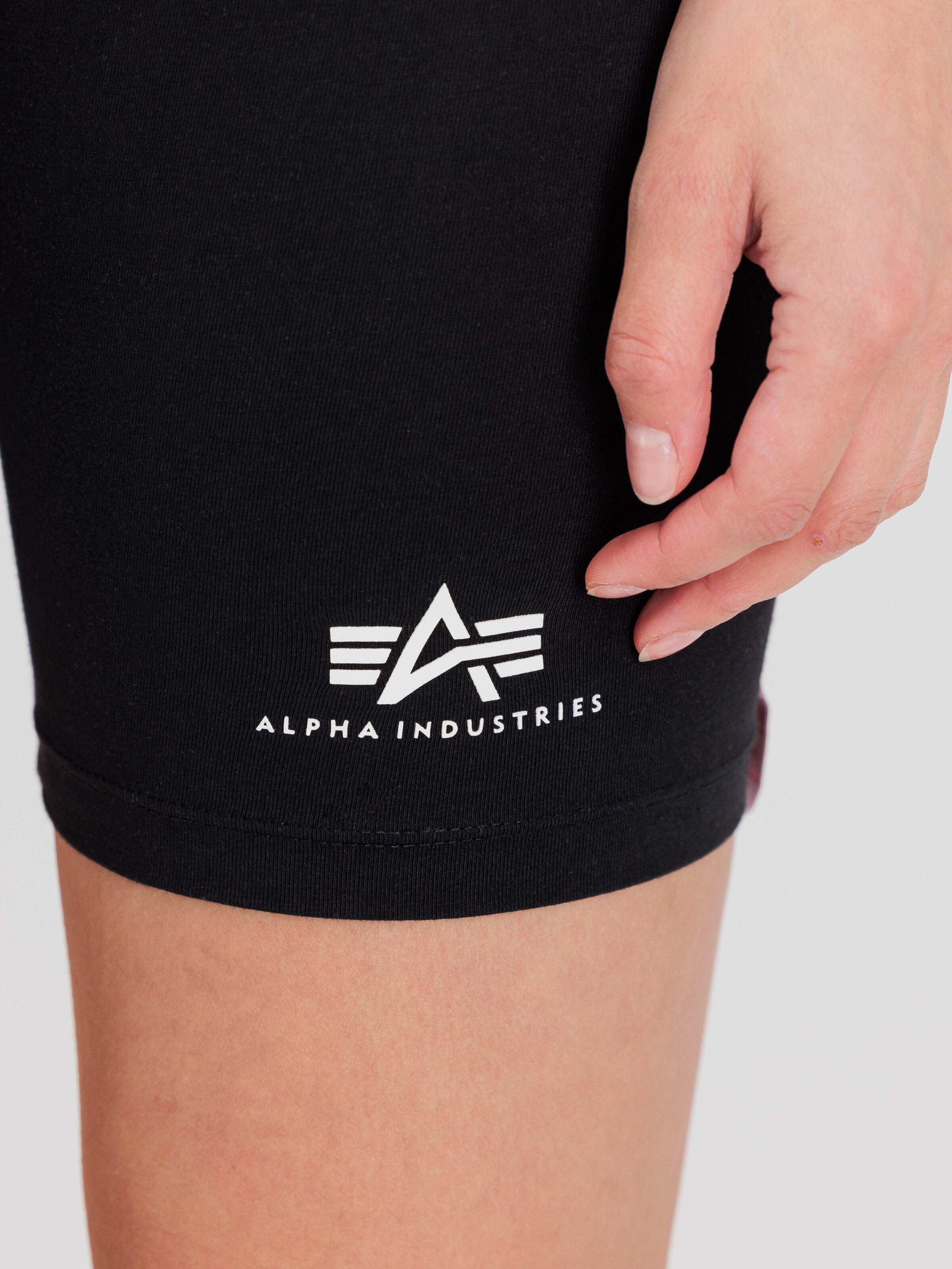 Basic Small Logo Bike Short Women black 116052_03_3_detail_00001_154979
