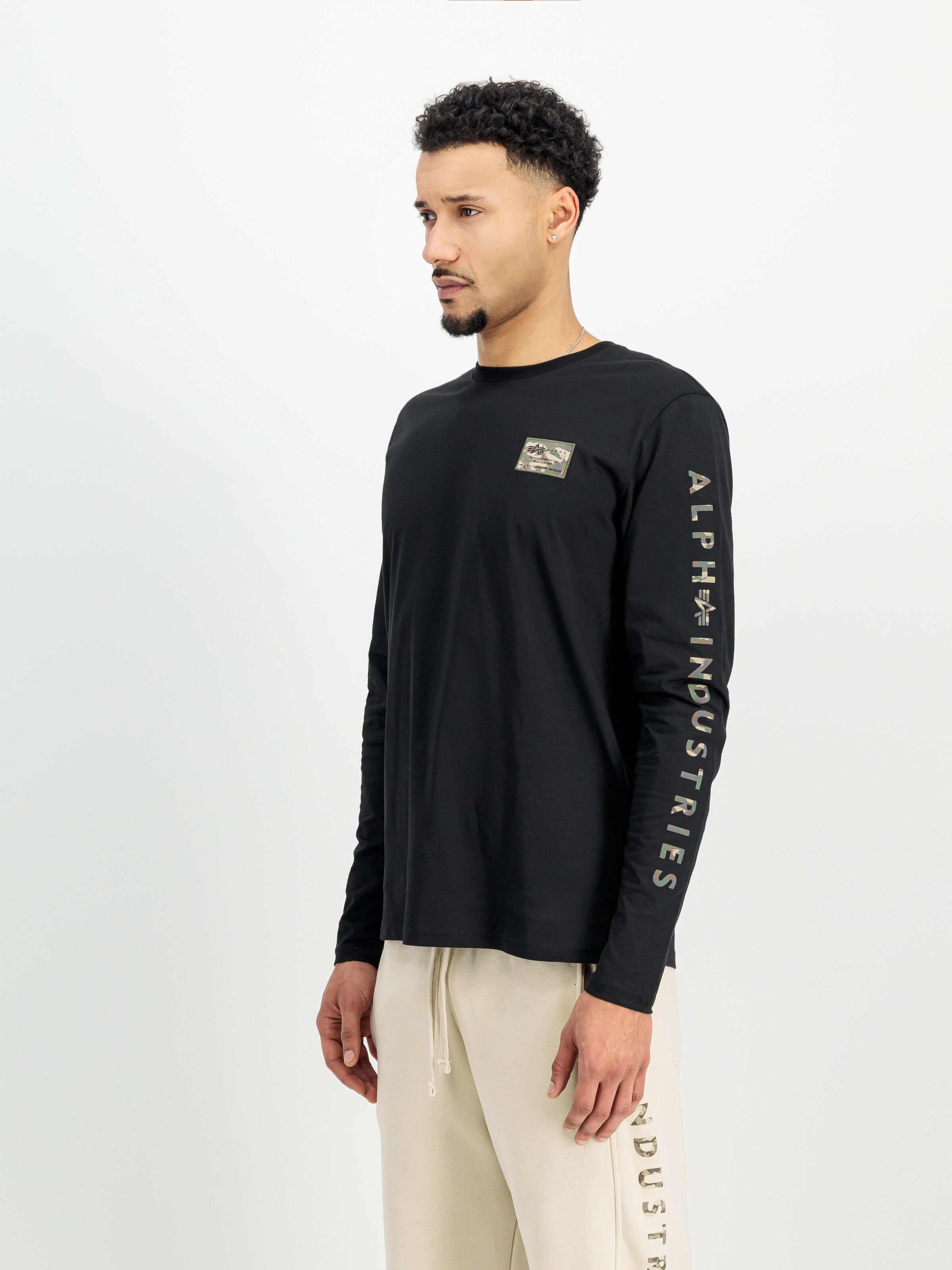 Camo Sleeve Longsleeve black 156582_03_2_model_00002_152746