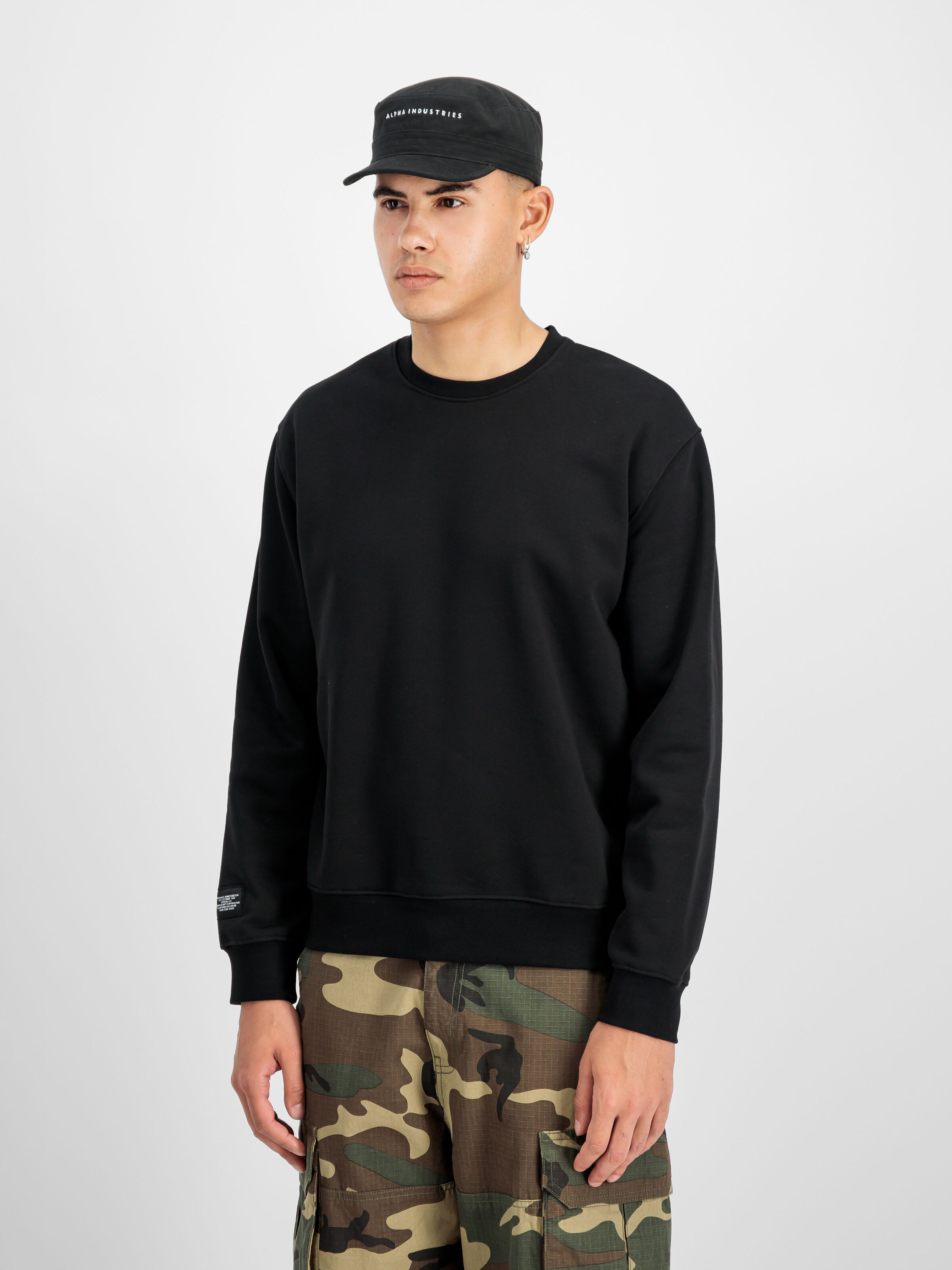 Label Backprint Sweatshirt black 258307_03_2_model_00002_183478