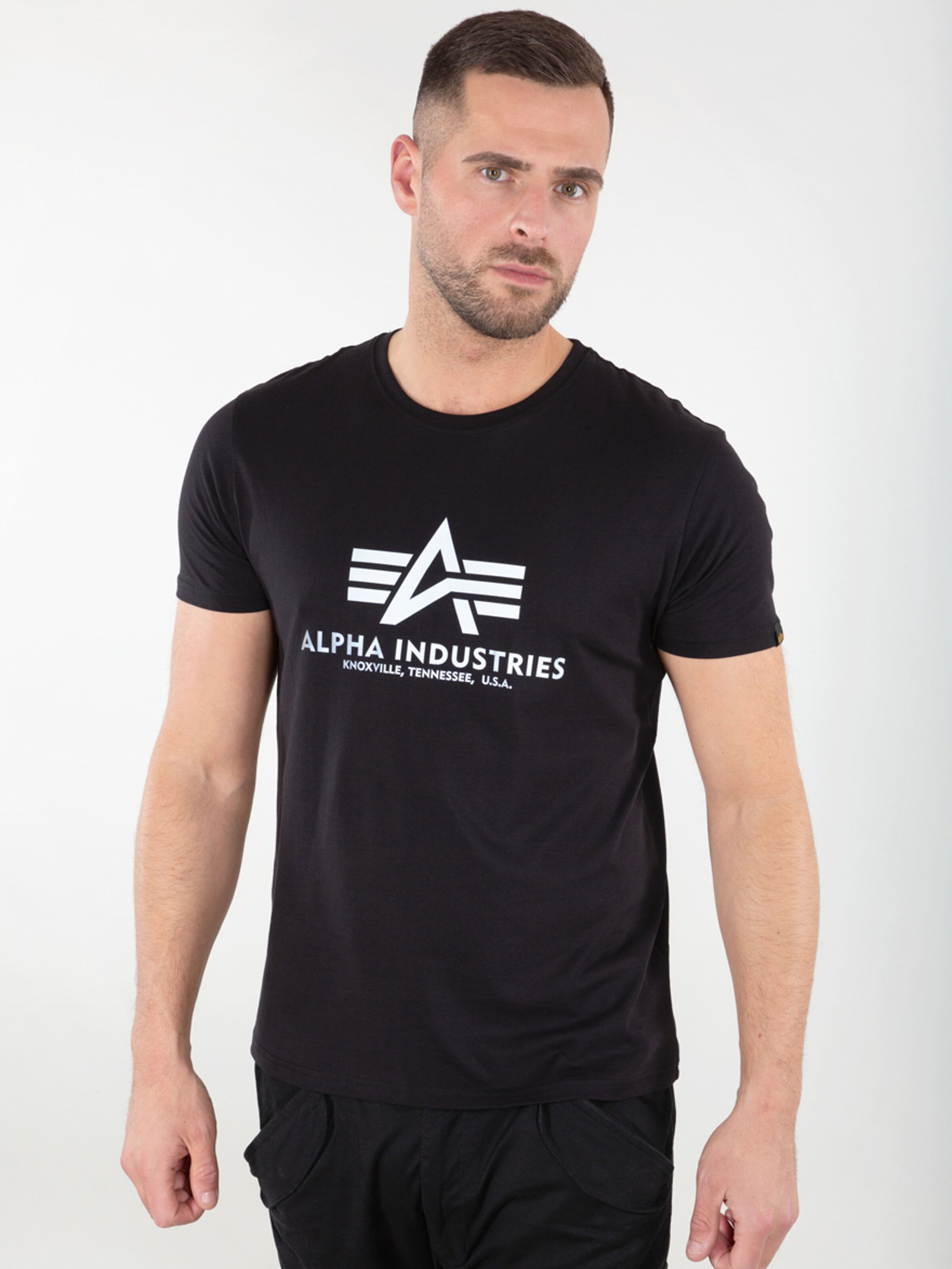 Basic Reflective Print T-Shirt black 100501RP_03_alphaindustries_basic_tshirt_reflective_print_002_182791