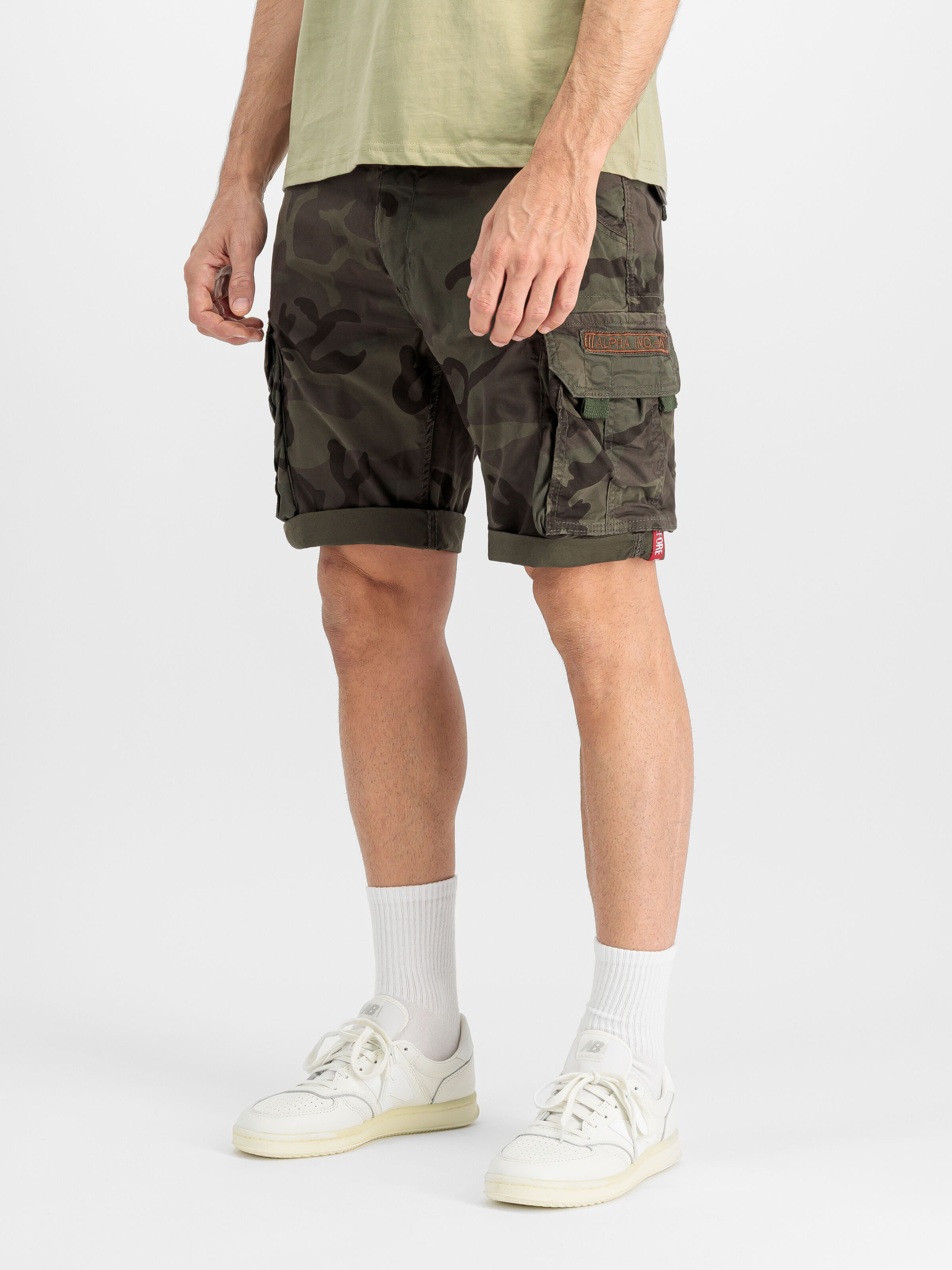 Camo Crew Short dark olive camo 196201_415_2_model_00002_213584.jpg