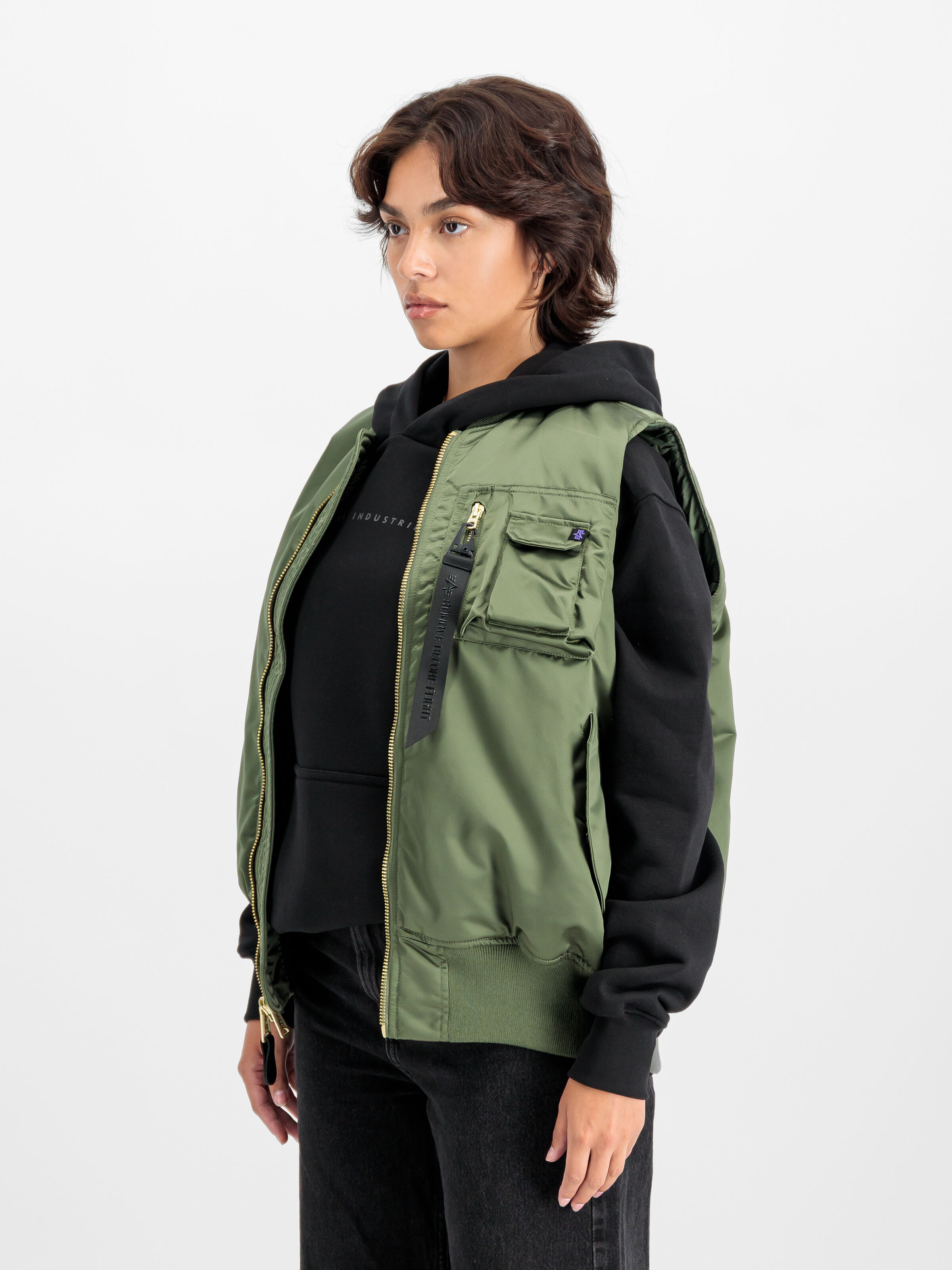 MA-1 Base Vest sage-green 758102_01_2_model_00003_2_195614