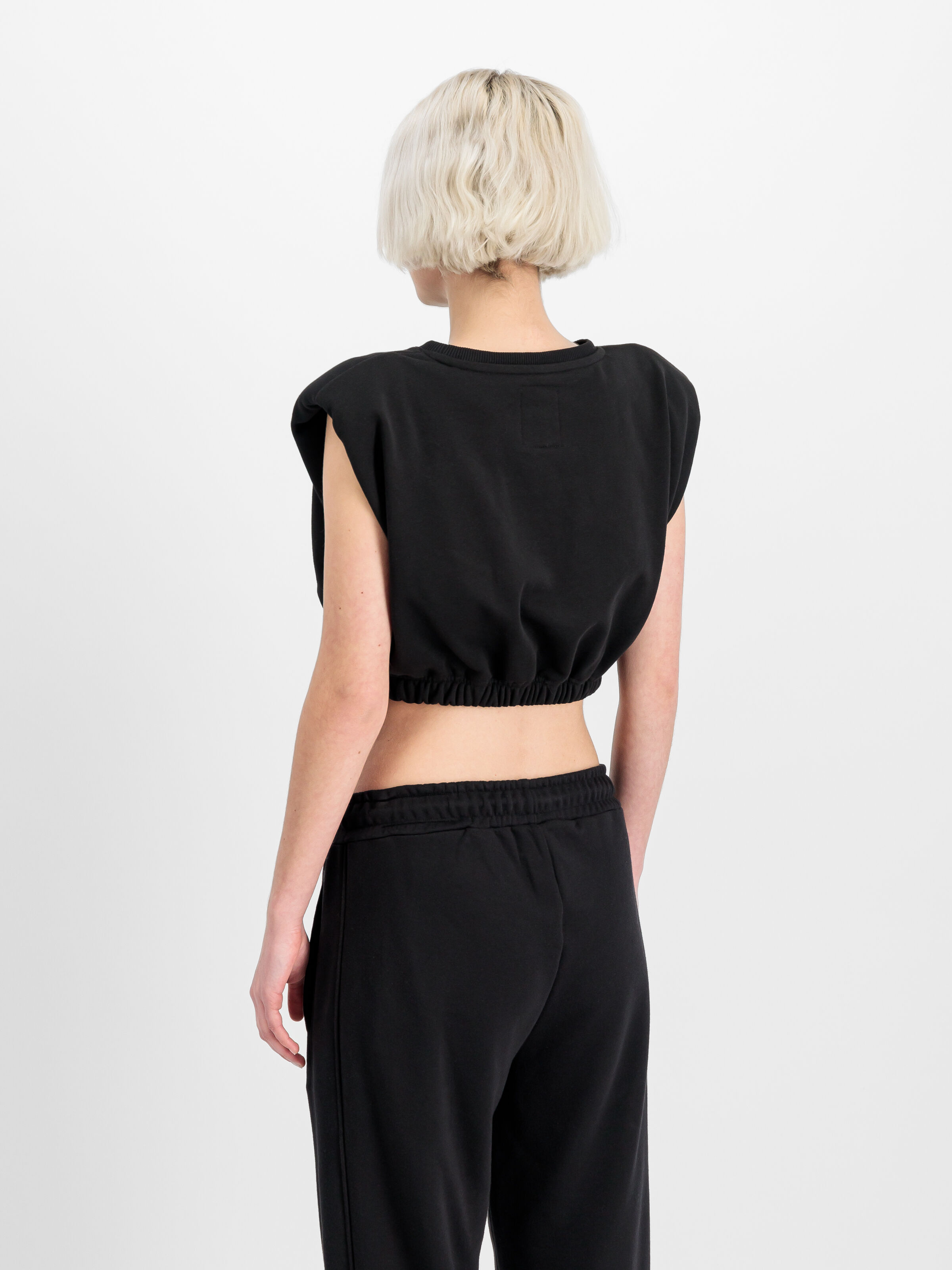 Studio Edition Cropped Sweatshirt Women black 156031_03_2_model_00004_140344