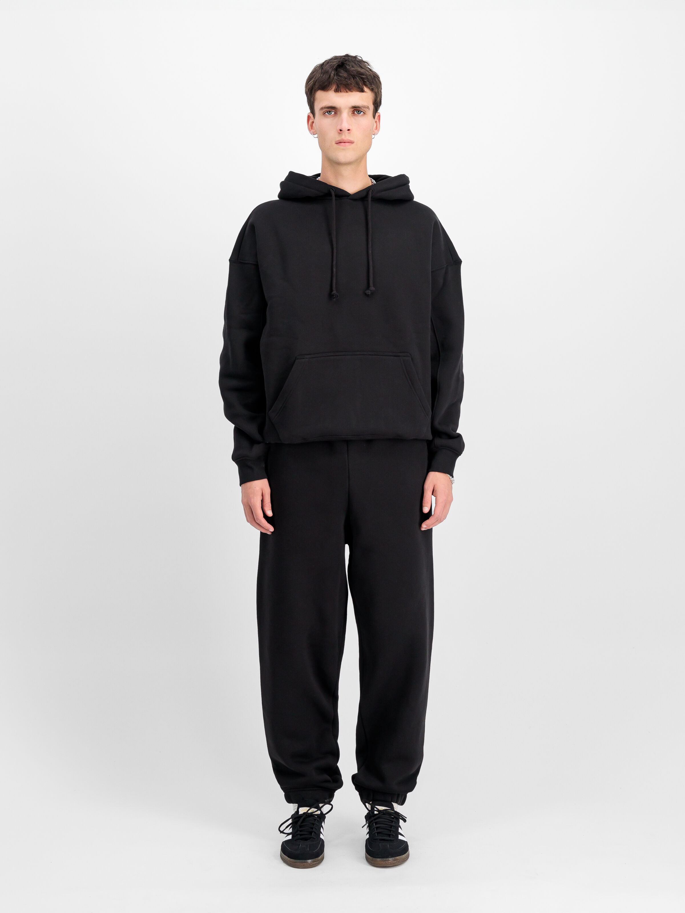 UV Jogger black 148360UV_03_2_model_00001_113959