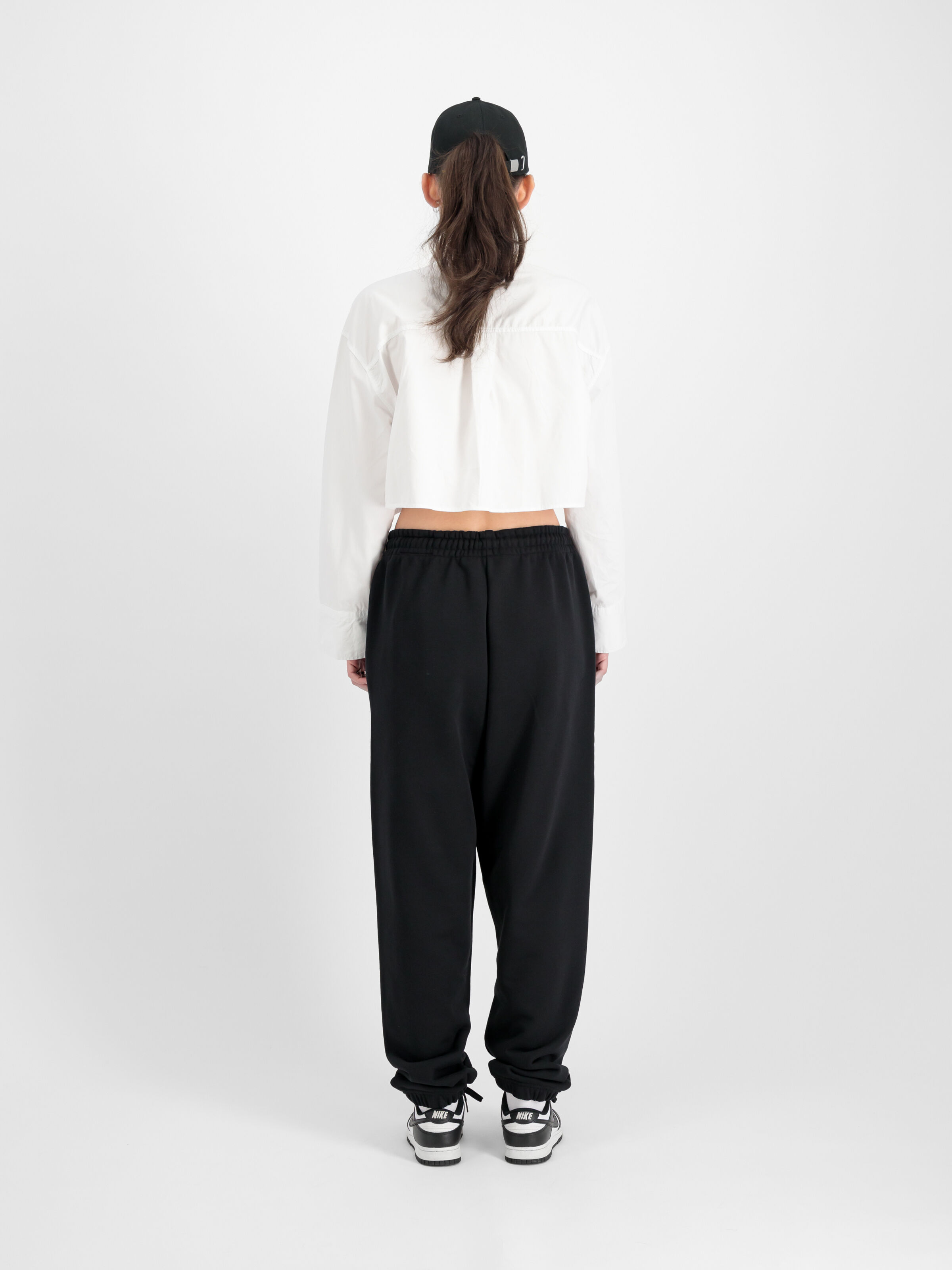 Alpha Essentials Rubber Logo Jogger Women black 146050_03_2_model_00002_98310
