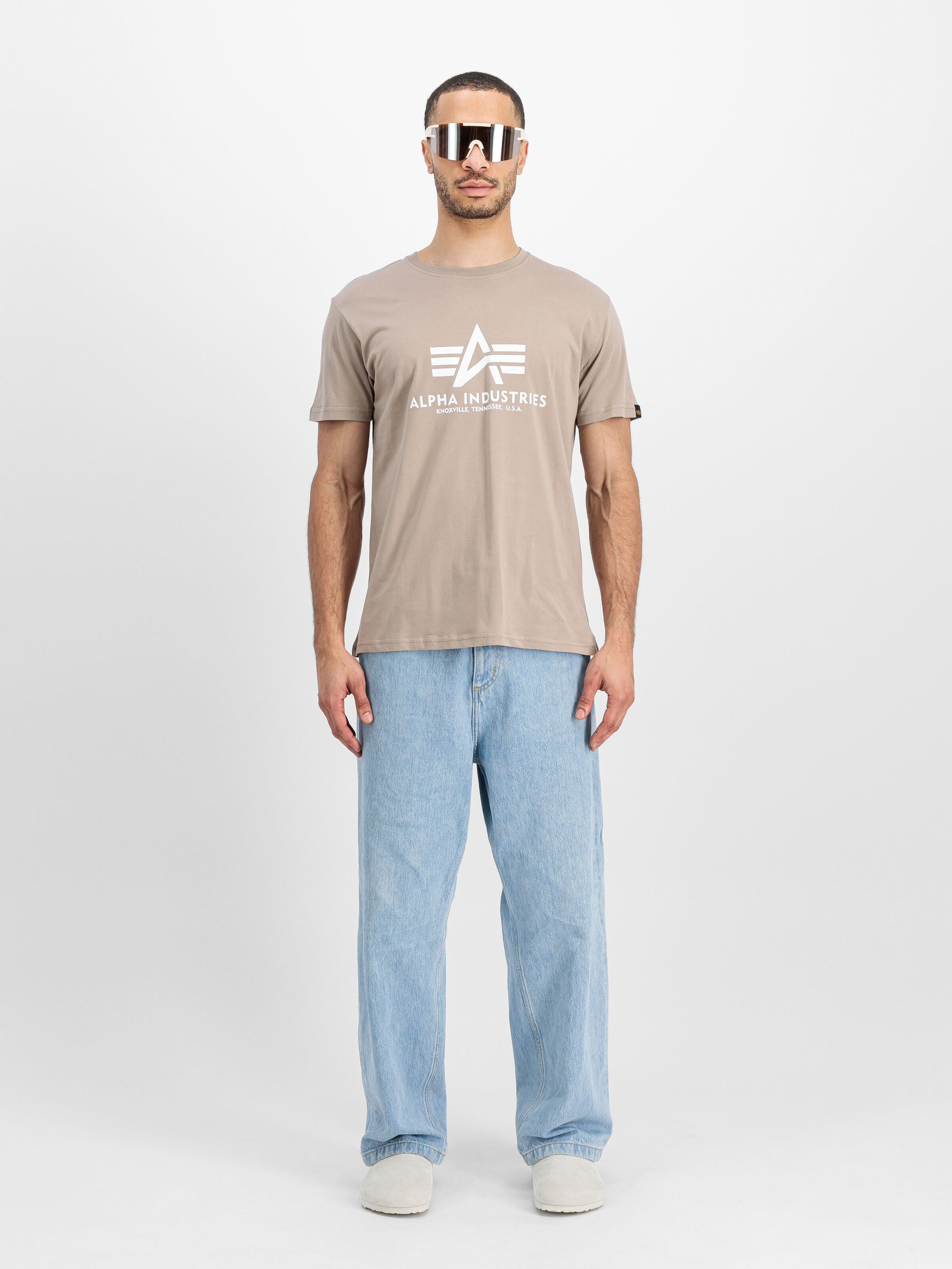 Basic Big Logo T-Shirt vintage sand 100501_679_2_model_00001_125208