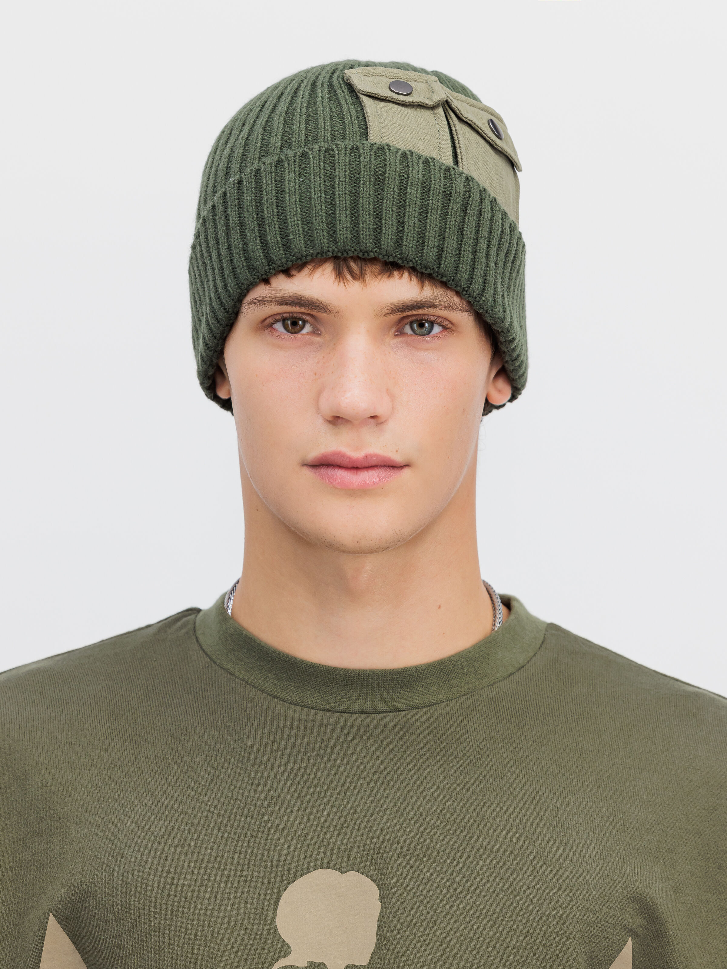 Utility Beanie dark olive 138904_142_2_model_00001_120780