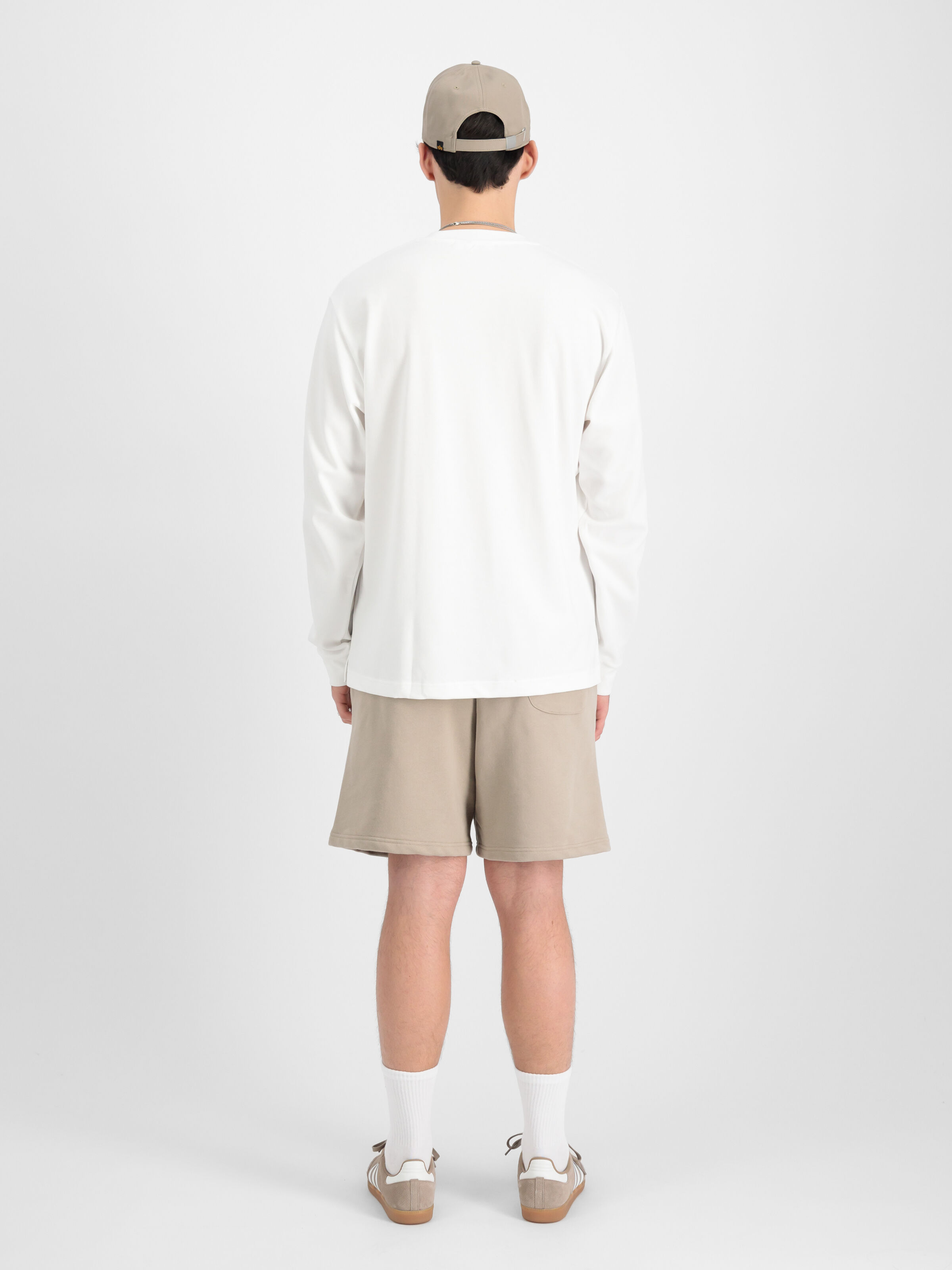 Alpha Essentials Rubber Logo Short vintage sand 146363_679_00007_243341