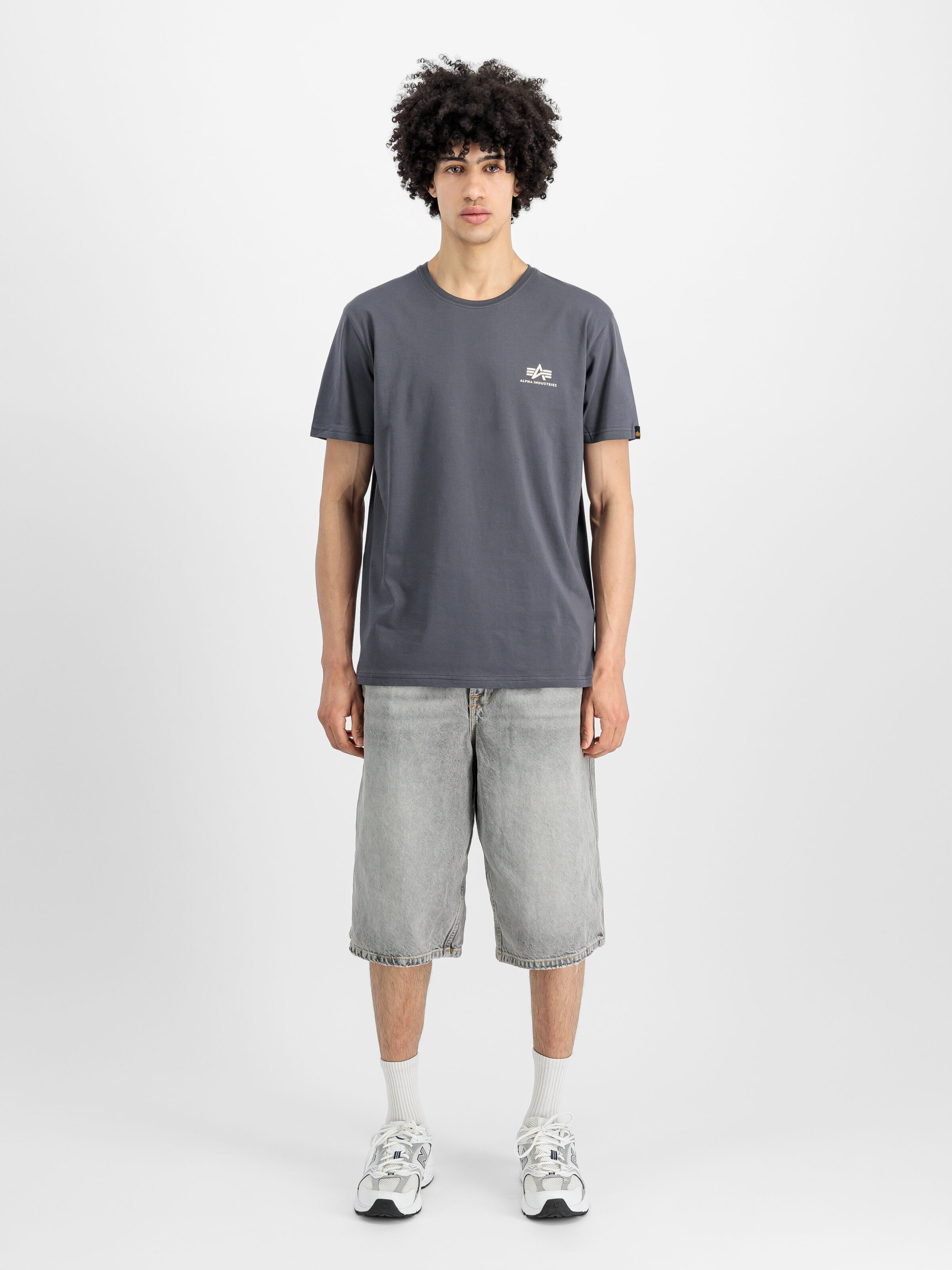 Basic Small Logo T-Shirt greyblack 188505_136_2_model_00001_155750