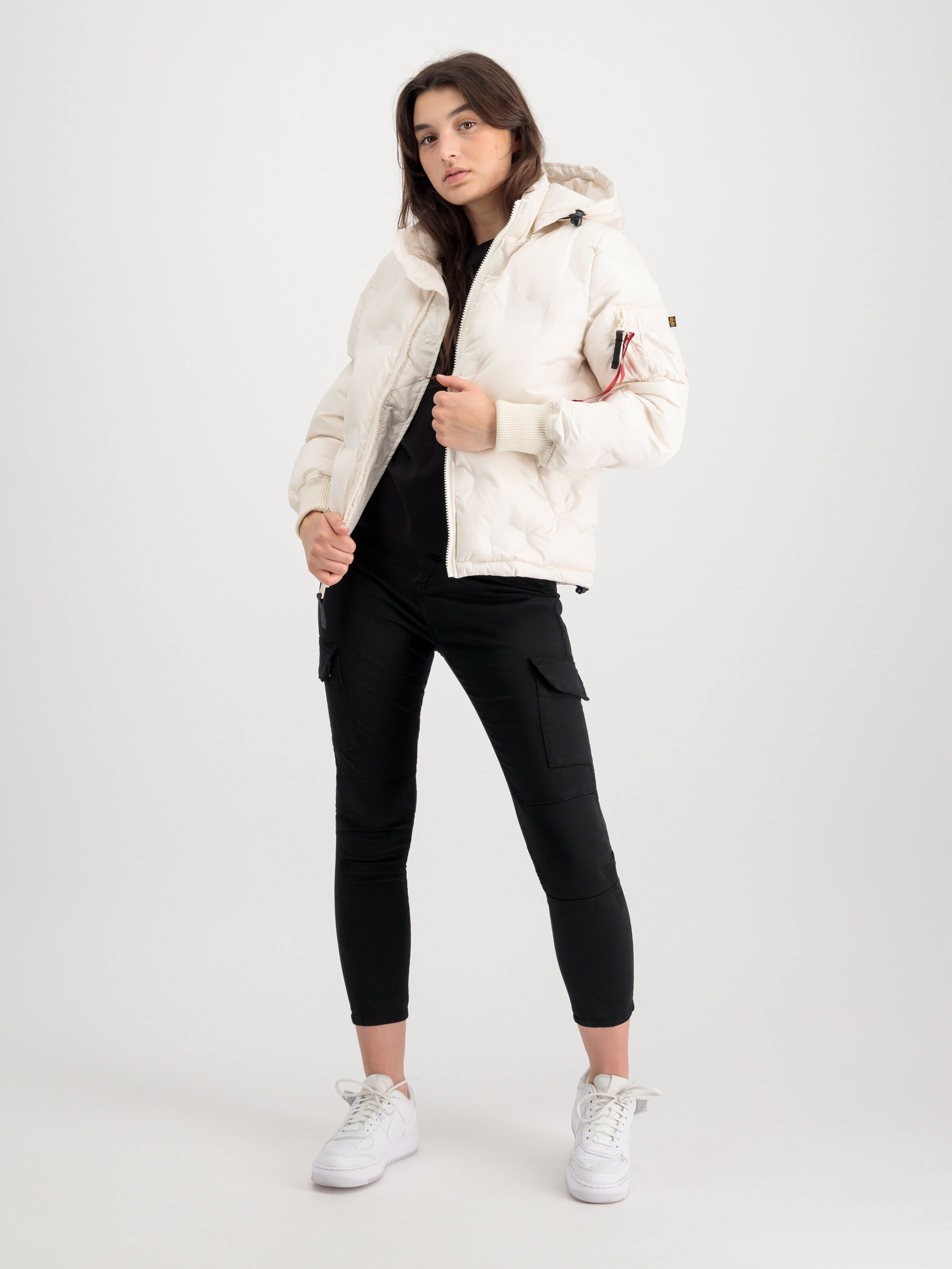 Hooded Logo Puffer Women jet stream white 108005_578_alpha_industries_hooded_logo_puffer_wmn_004_182967