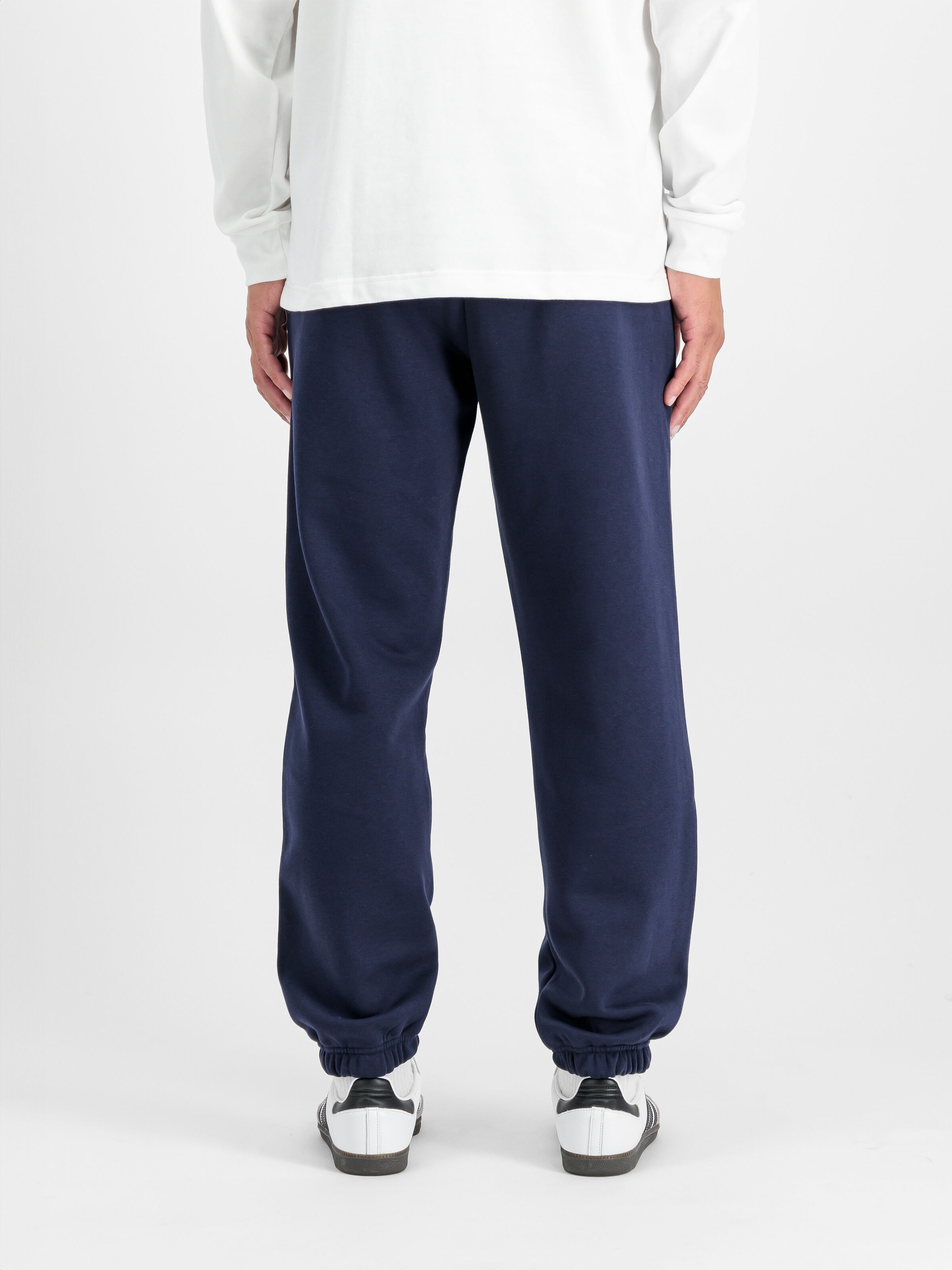 Basic Small Logo II Jogger ultra navy 156370_697_2_model_00005_118081