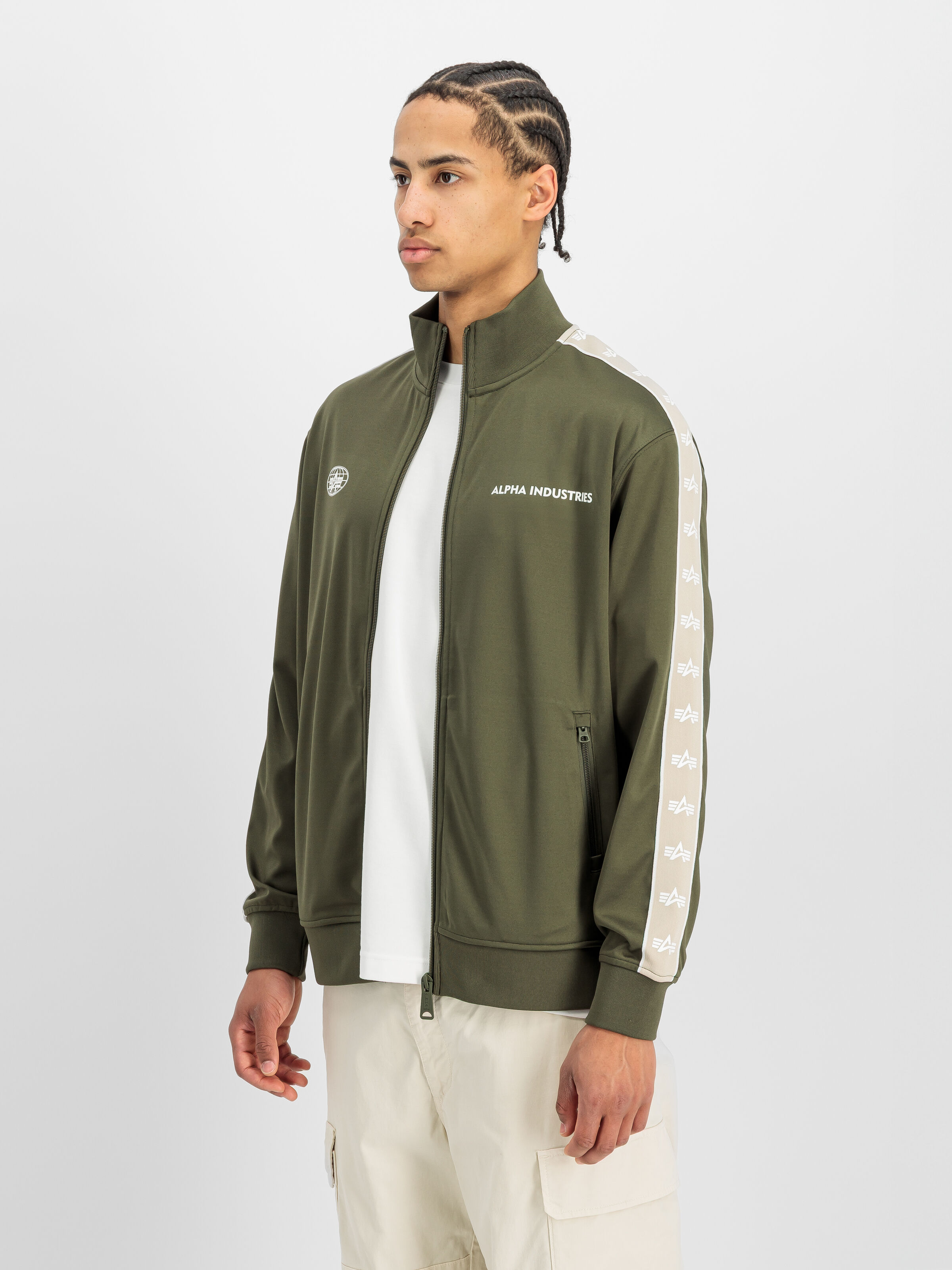 Track Tricot Outdoor Jacket dark olive 268159_142_2_model_00002_236083