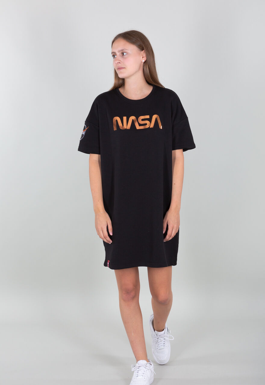 NASA Oversized Long T-Shirt Women black 128062_03_alpha_industries_nasa_long_t_os_wmn_001_123342.jpg
