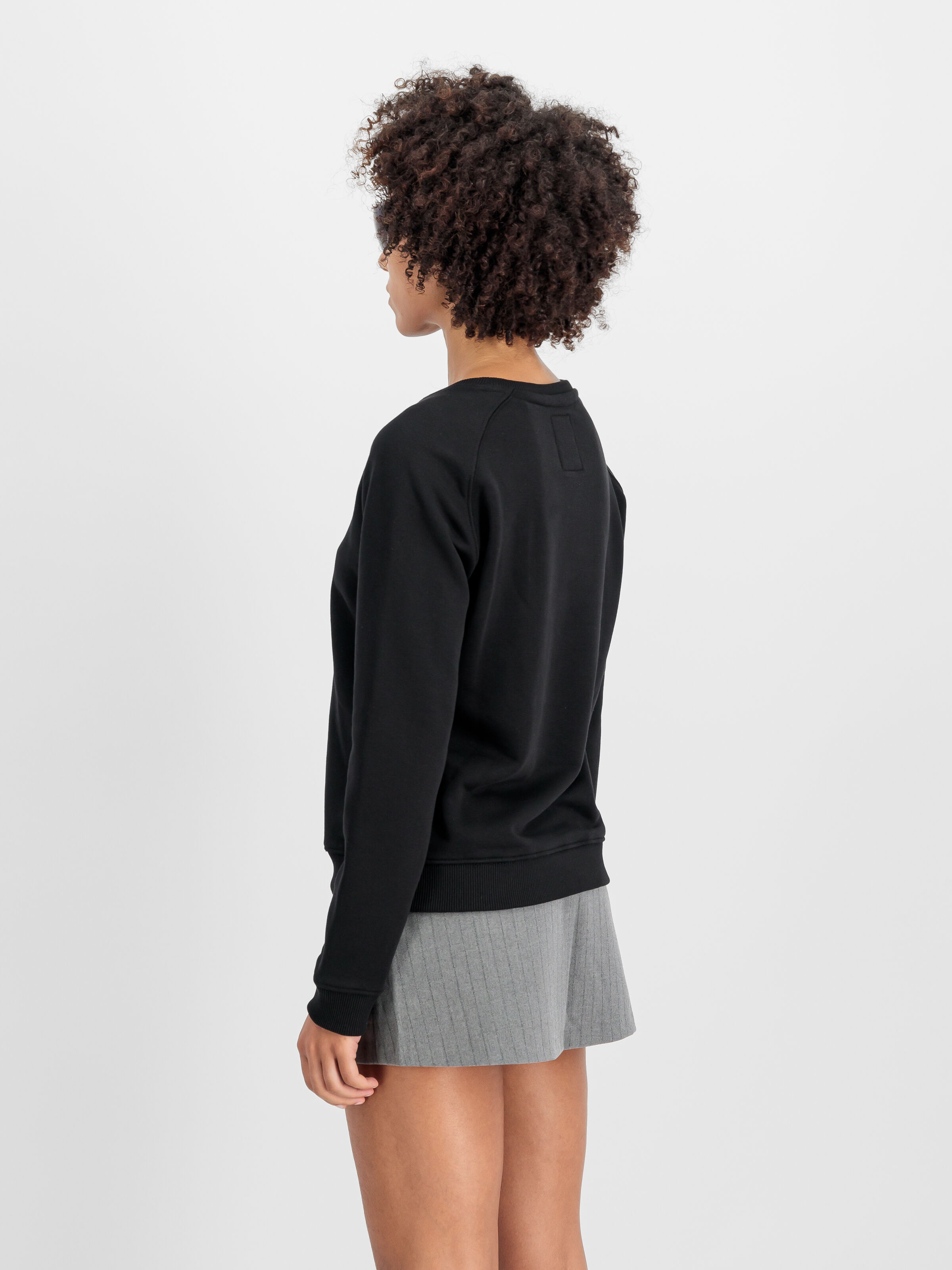 New Basic Big Logo Sweatshirt Women black 196031_03_2_model_00004_112600