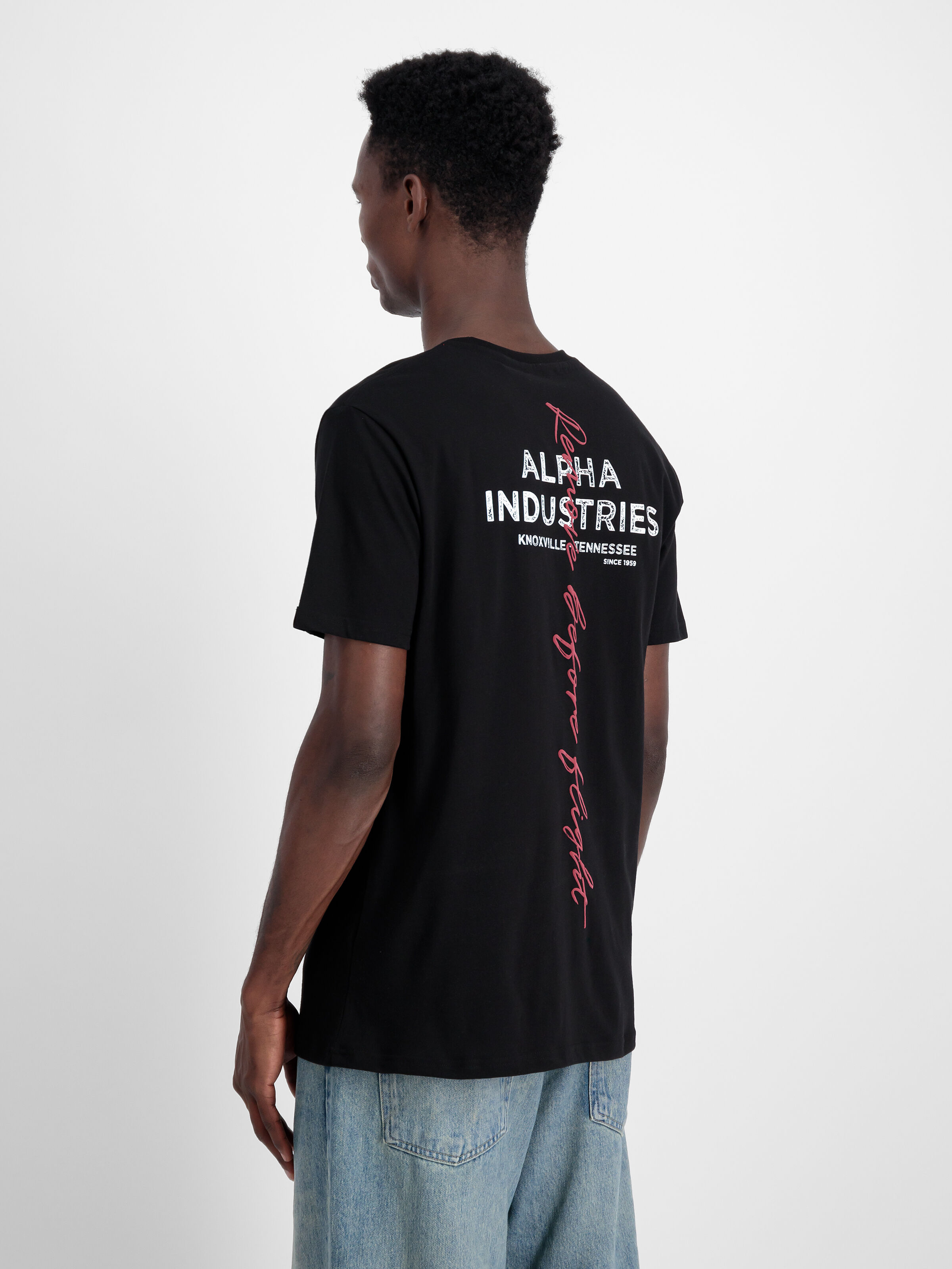 Signature Backprint T-Shirt black 148516_03_2_model_00004_98183