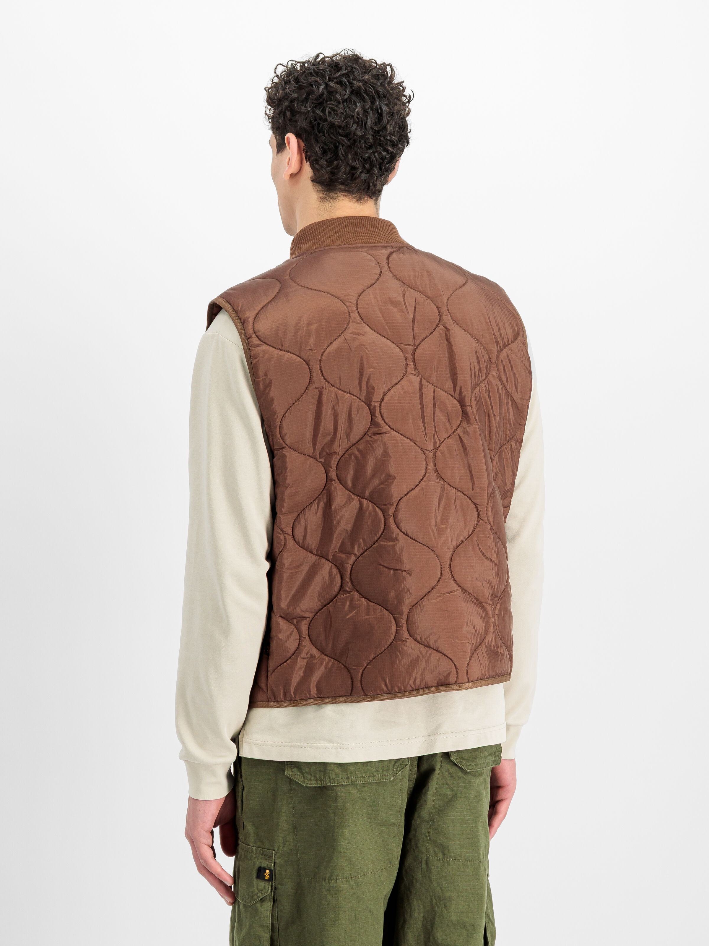 Q-1 Vest powder brown 266107_204_2_model_00003_228566