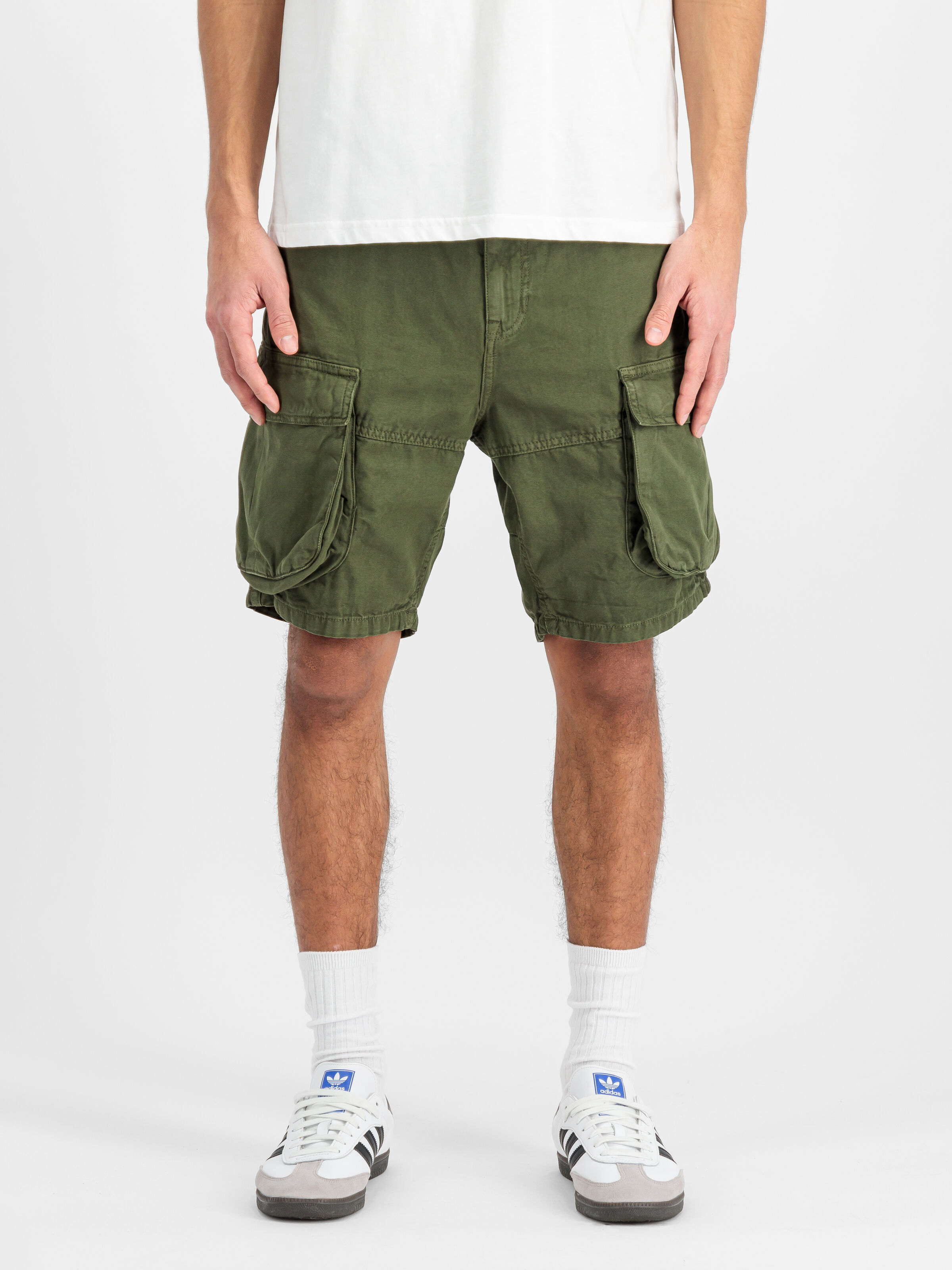Canvas Cargo Short dark olive 156264_142_2_model_00003_143512.jpg