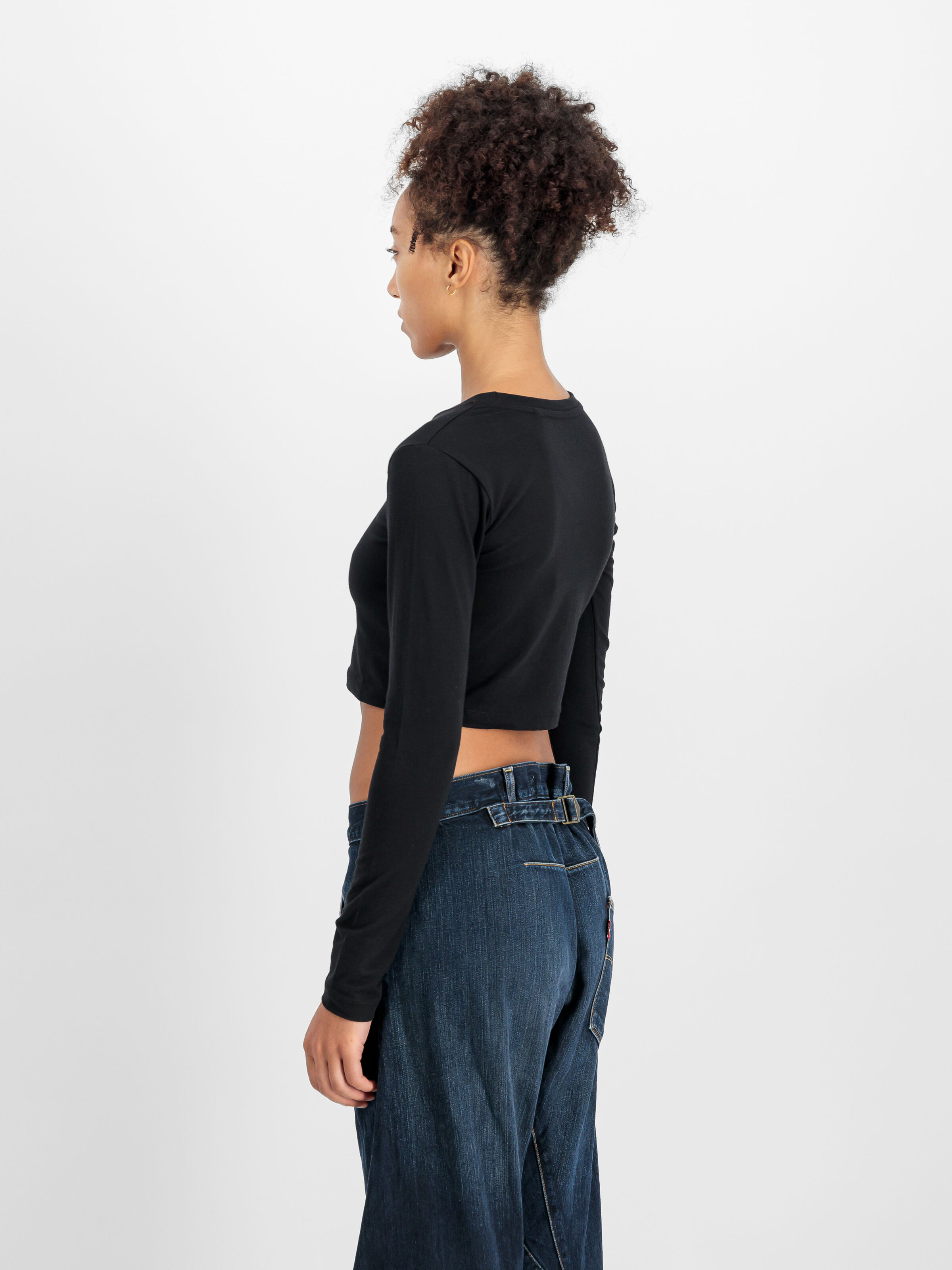 Basic Cropped Longsleeve Women black 116076_03_2_model_00004_110331
