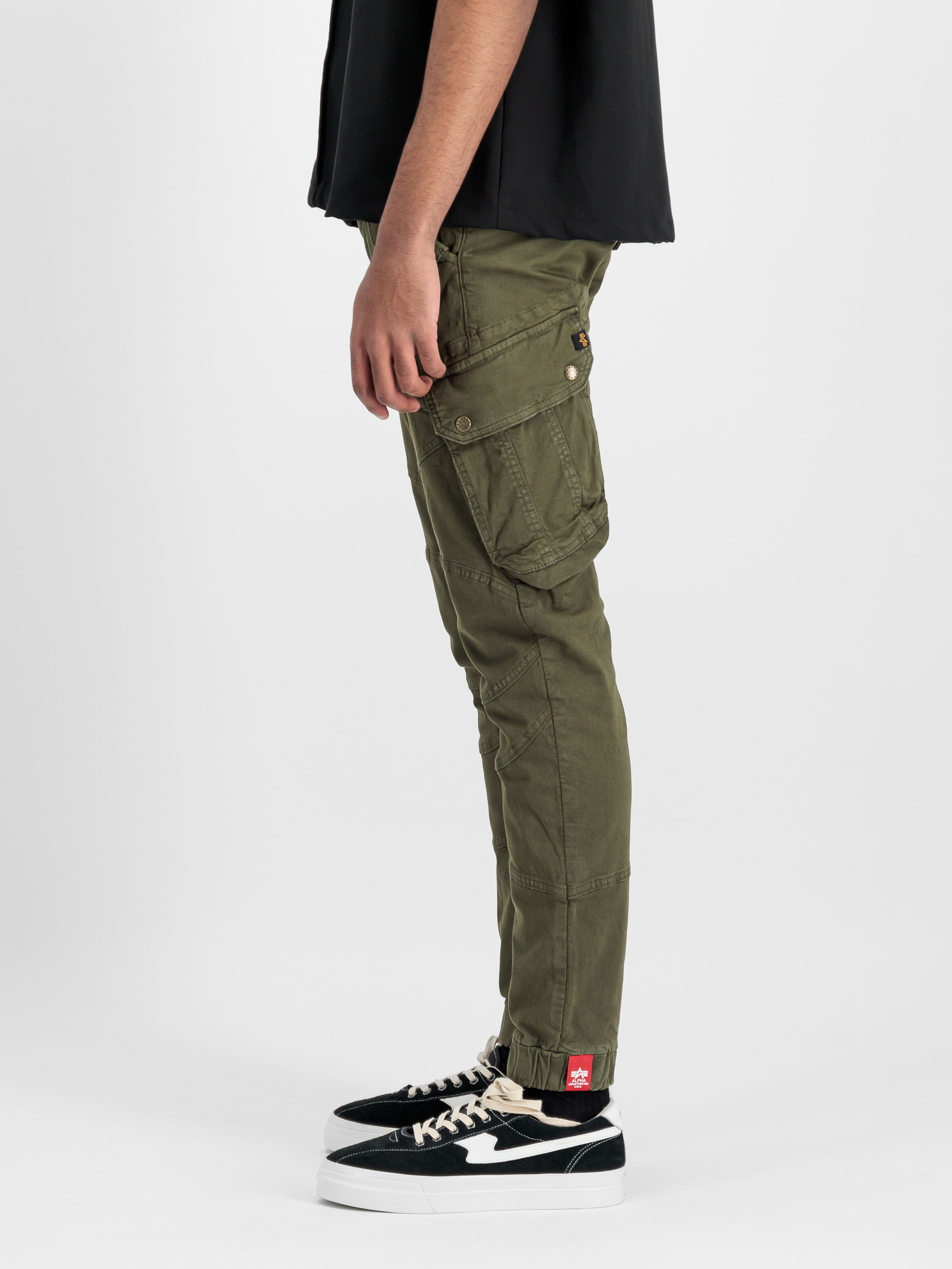 Combat Pant dark olive 126215_142_2_model_00004_130859