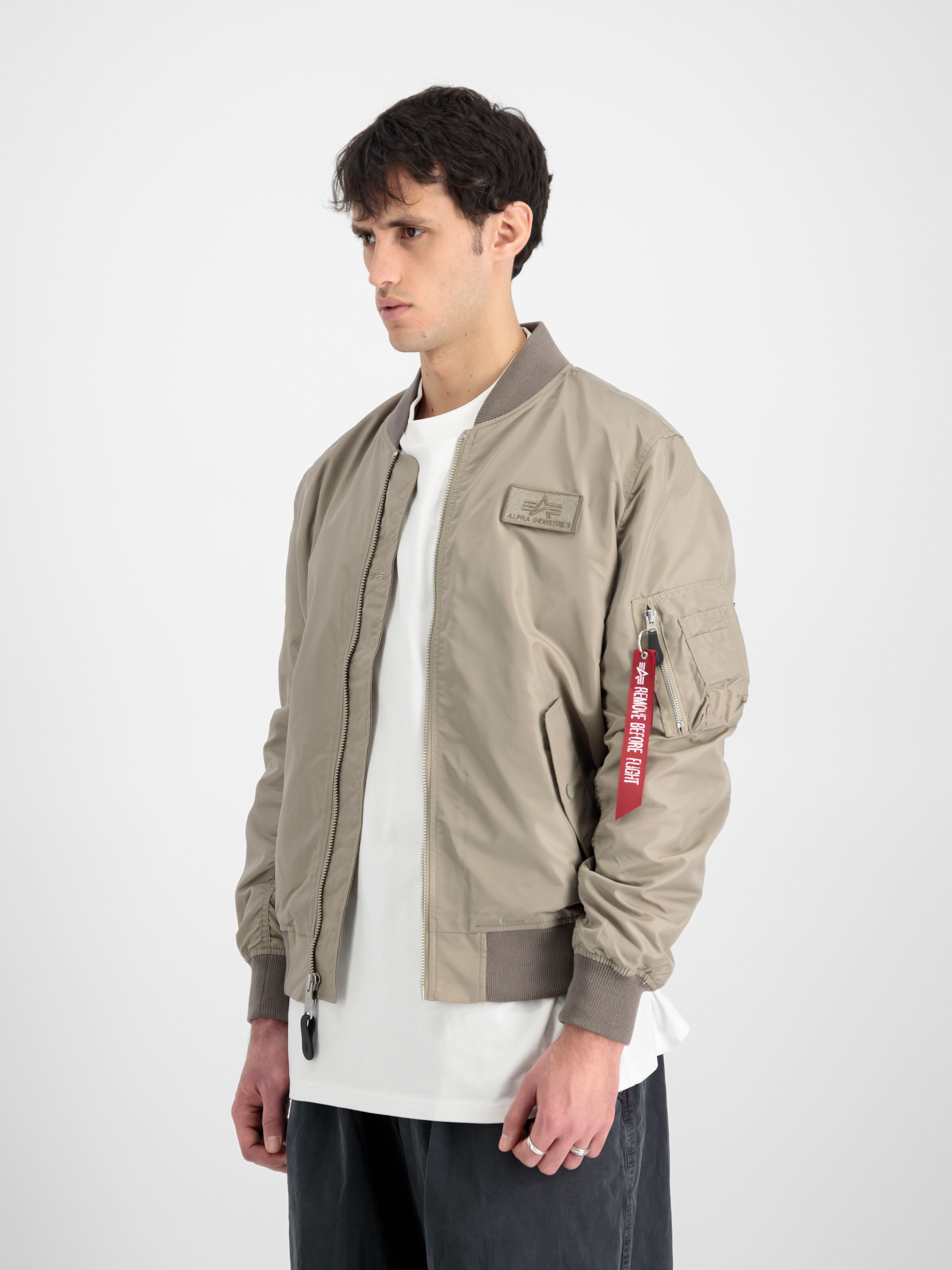 MA-1 TTC Light Bomber Jacket vintage sand 126101_679_2_model_00003_111723