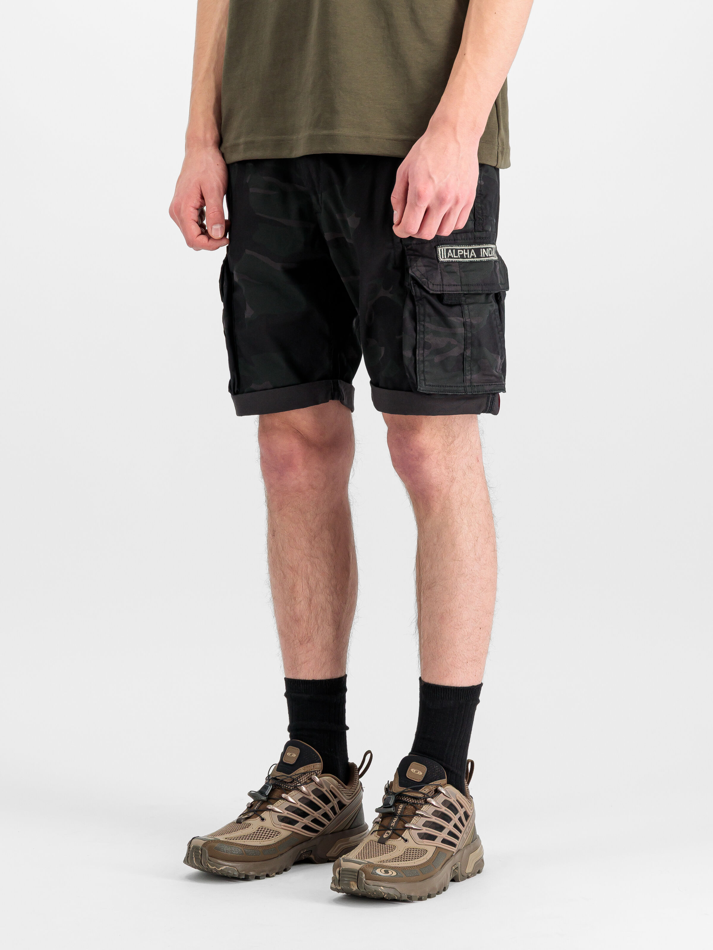 Camo Crew Short black camo 196201_125_2_model_00002_244877.jpg