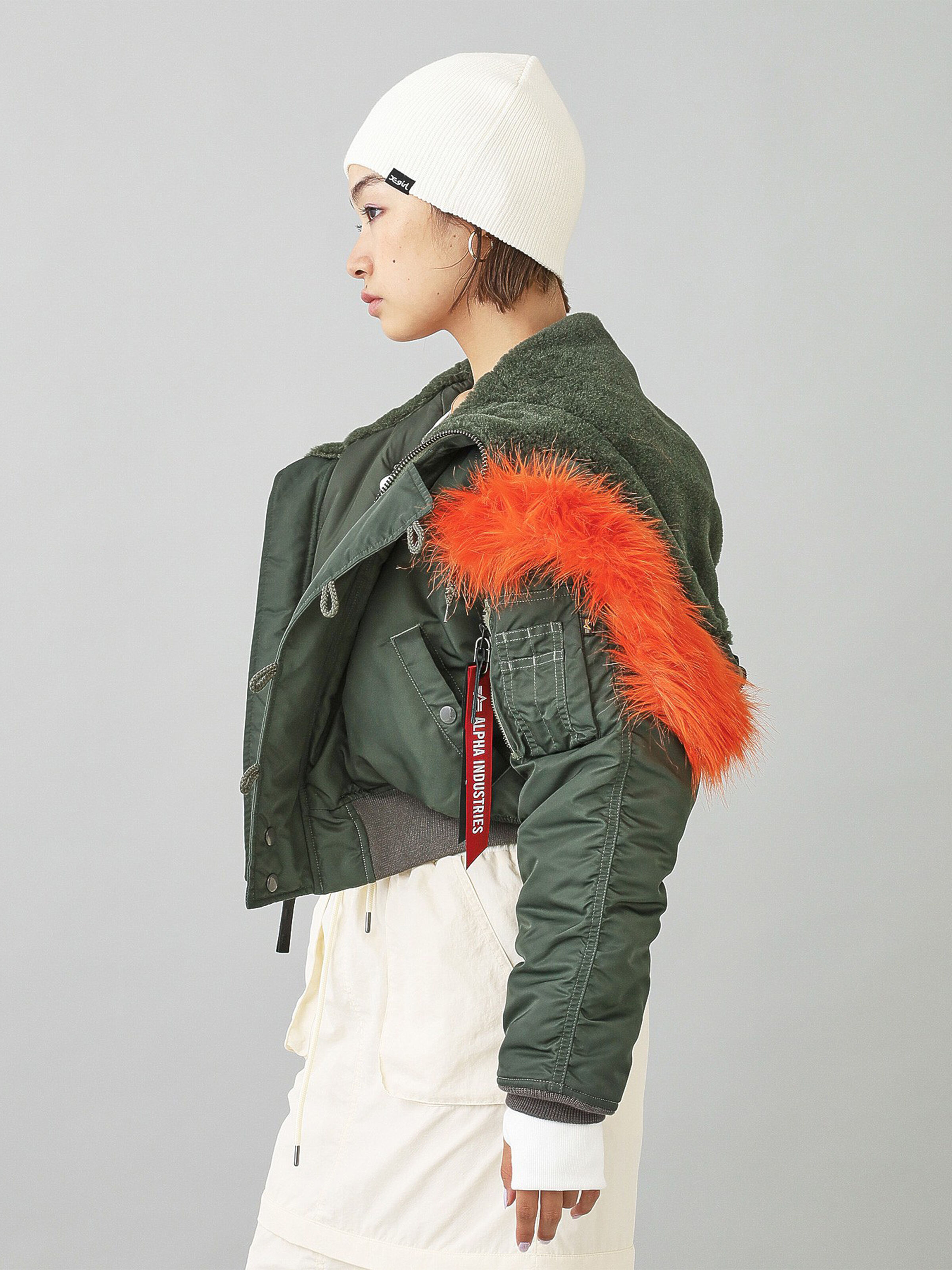 ALPHA X N-2B SHORT X-GIRL Winter Jacket sage-green 148168_01_2_model_00003_115952
