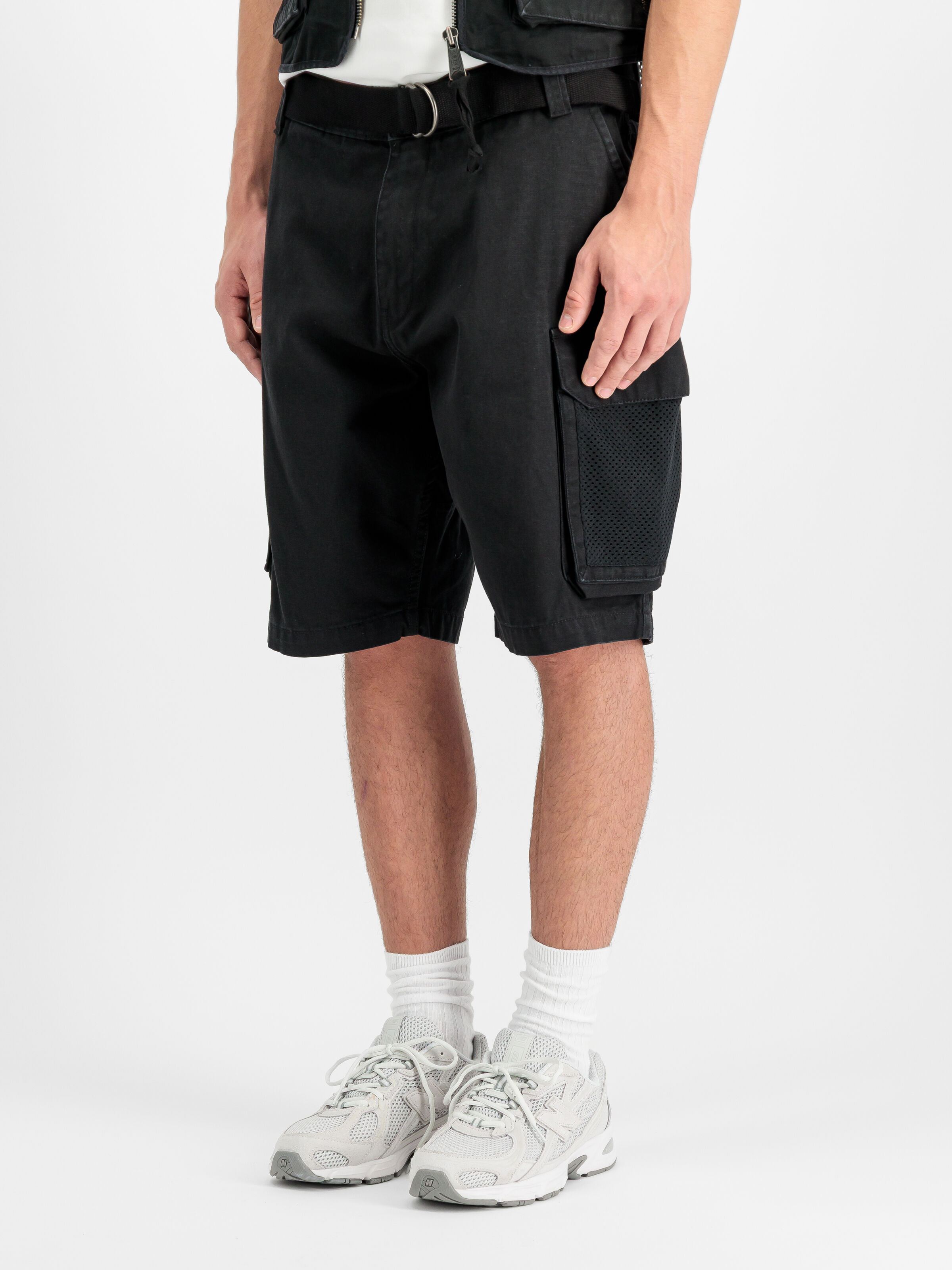 Mesh Utility Short black 266251_03_2_model_00002_223672.jpg