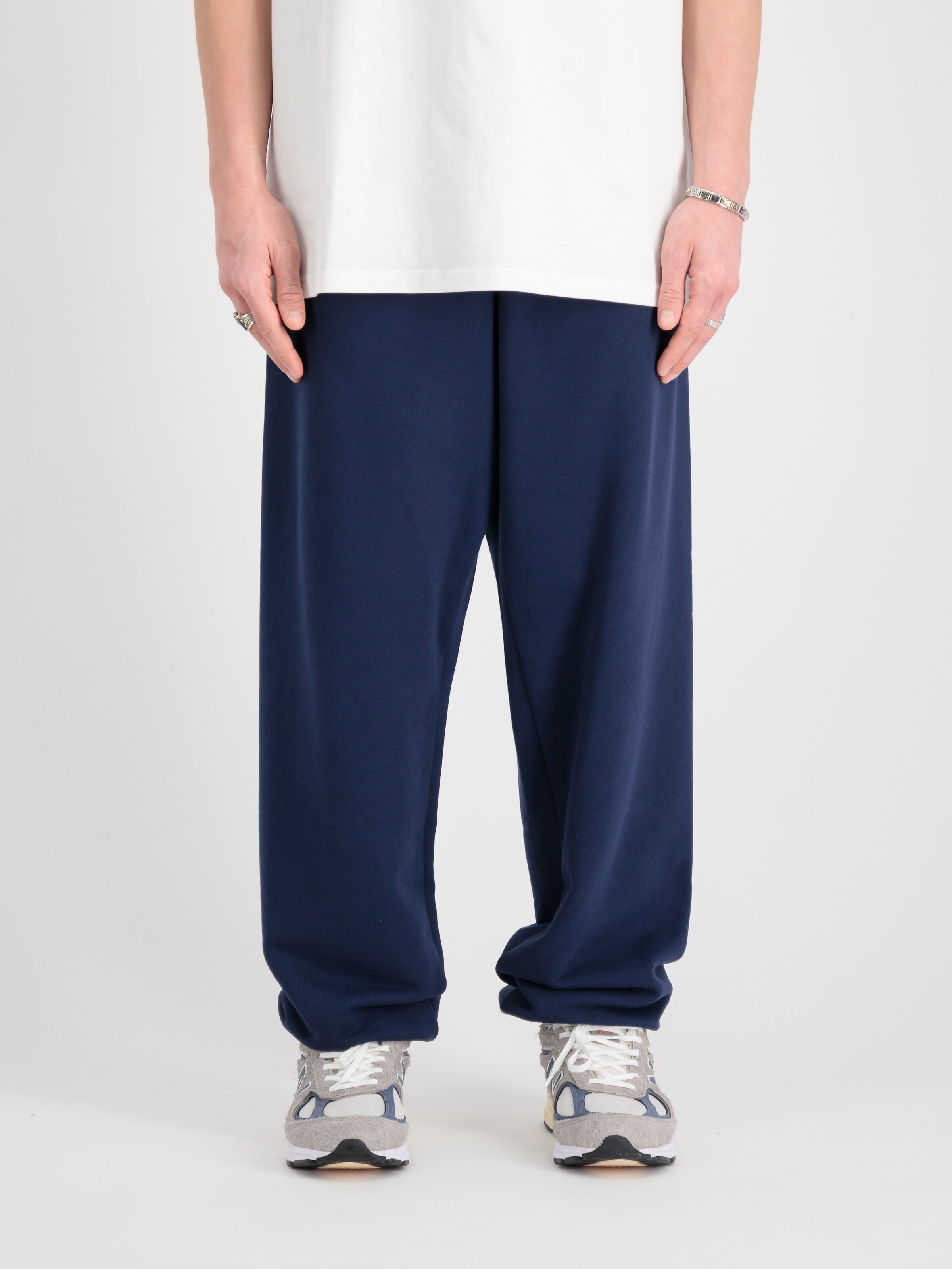 Alpha Essentials Rubber Logo Jogger ultra navy 146364_697_2_model_00003_99735.jpg