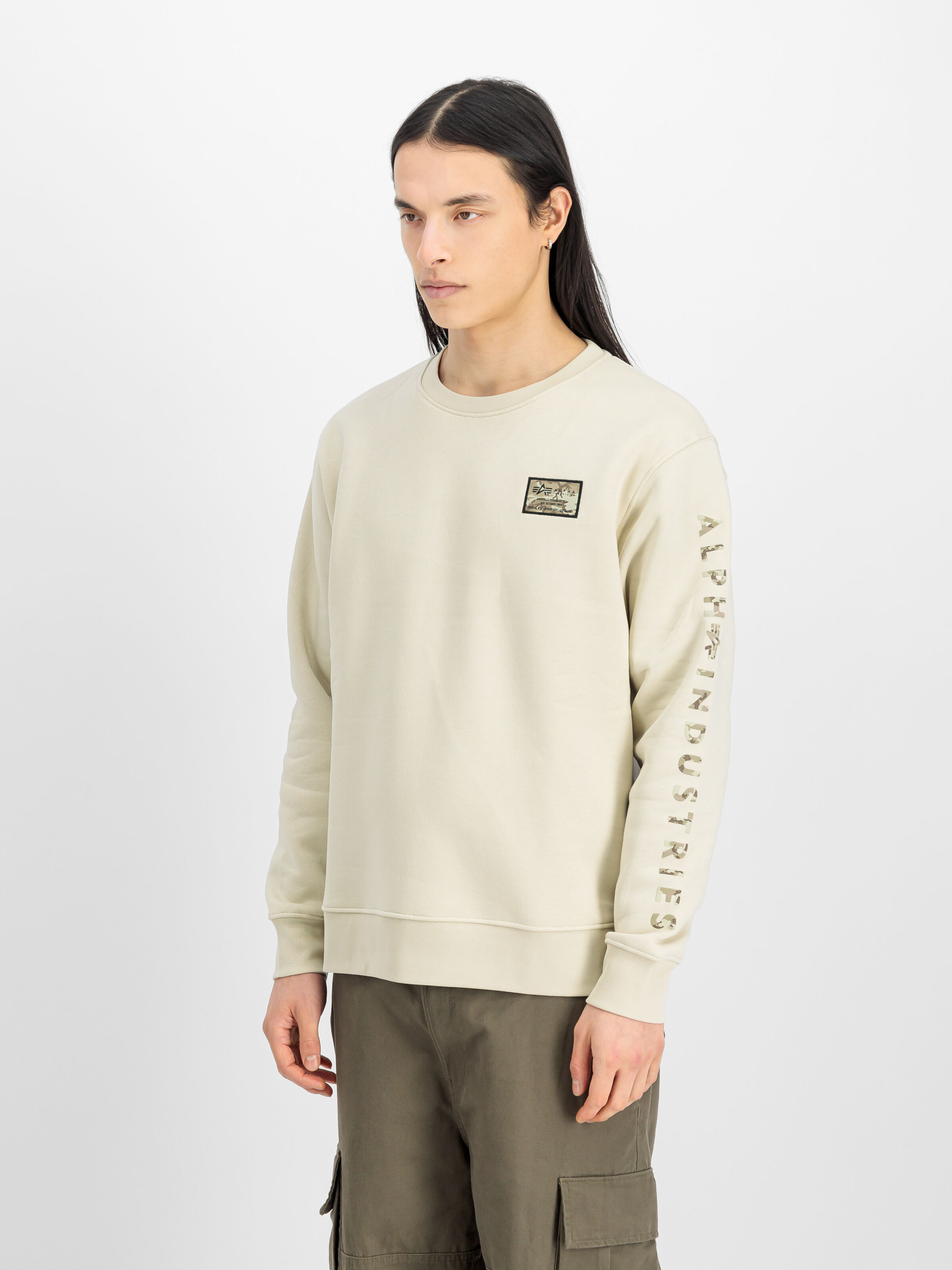Camo Sleeve Sweatshirt vintage white 156306_300_2_model_00003_147912
