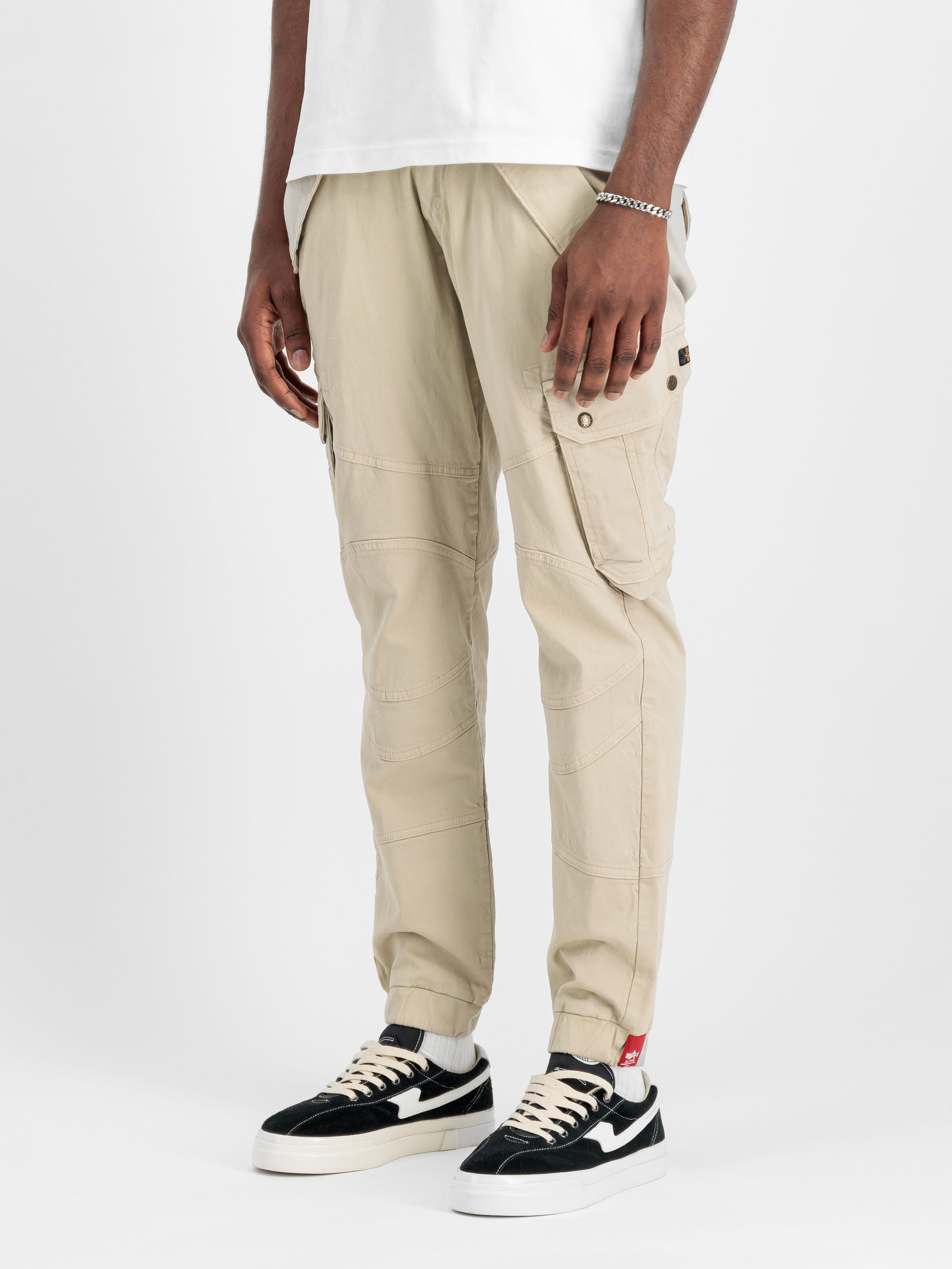 Combat Light Weight Pant organic beige 126215_627_2_model_00002_163100.jpg