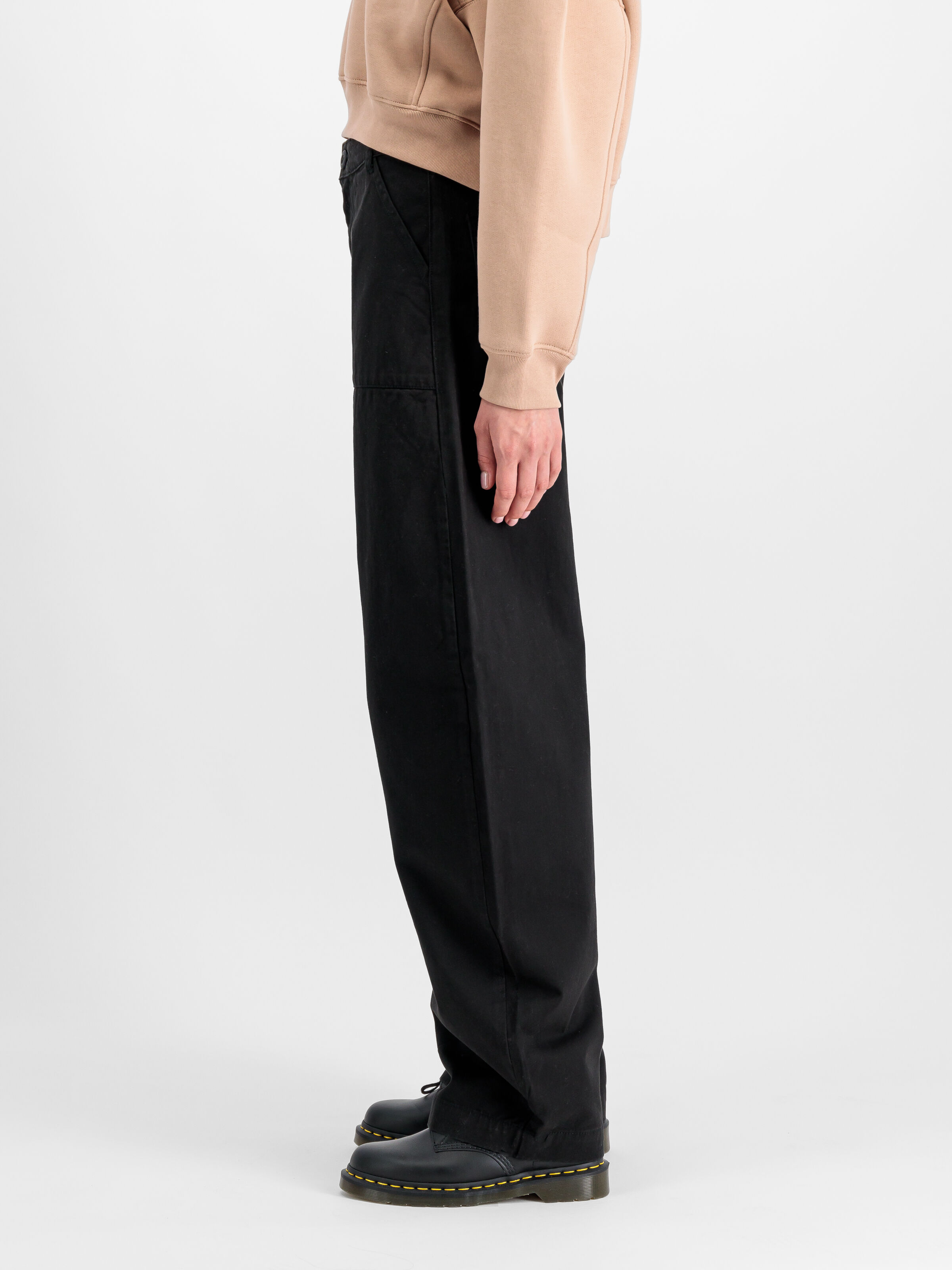 Field Pant Women black 148021_03_2_model_00004_103935