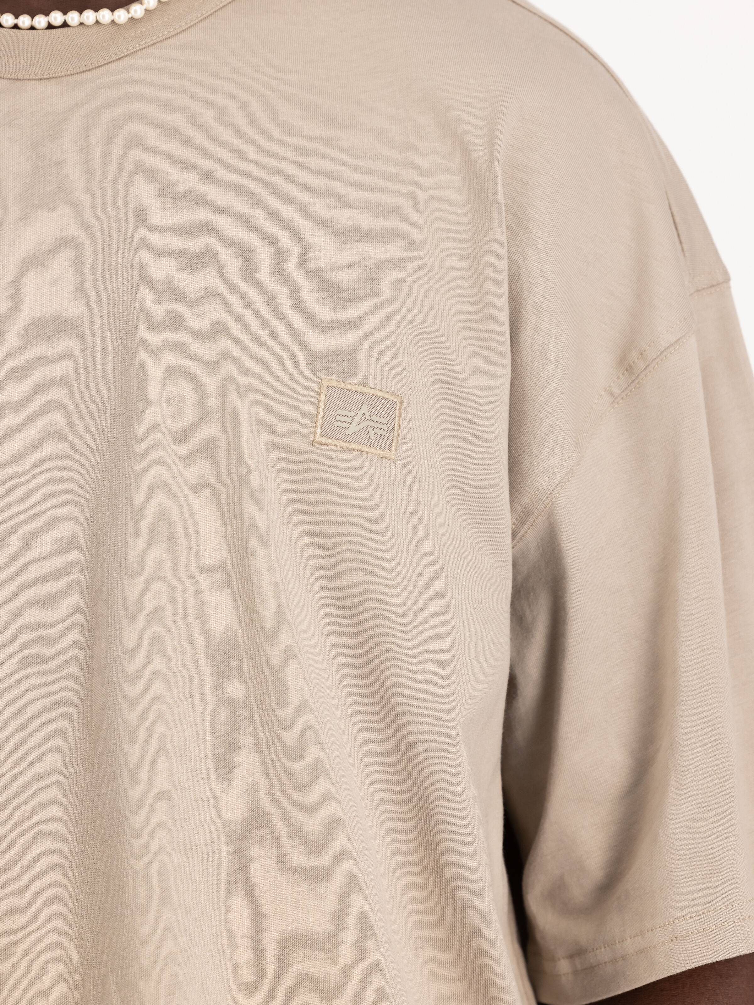 Alpha Essentials Rubber Logo T-Shirt vintage sand 146504_679_3_detail_00001_99697