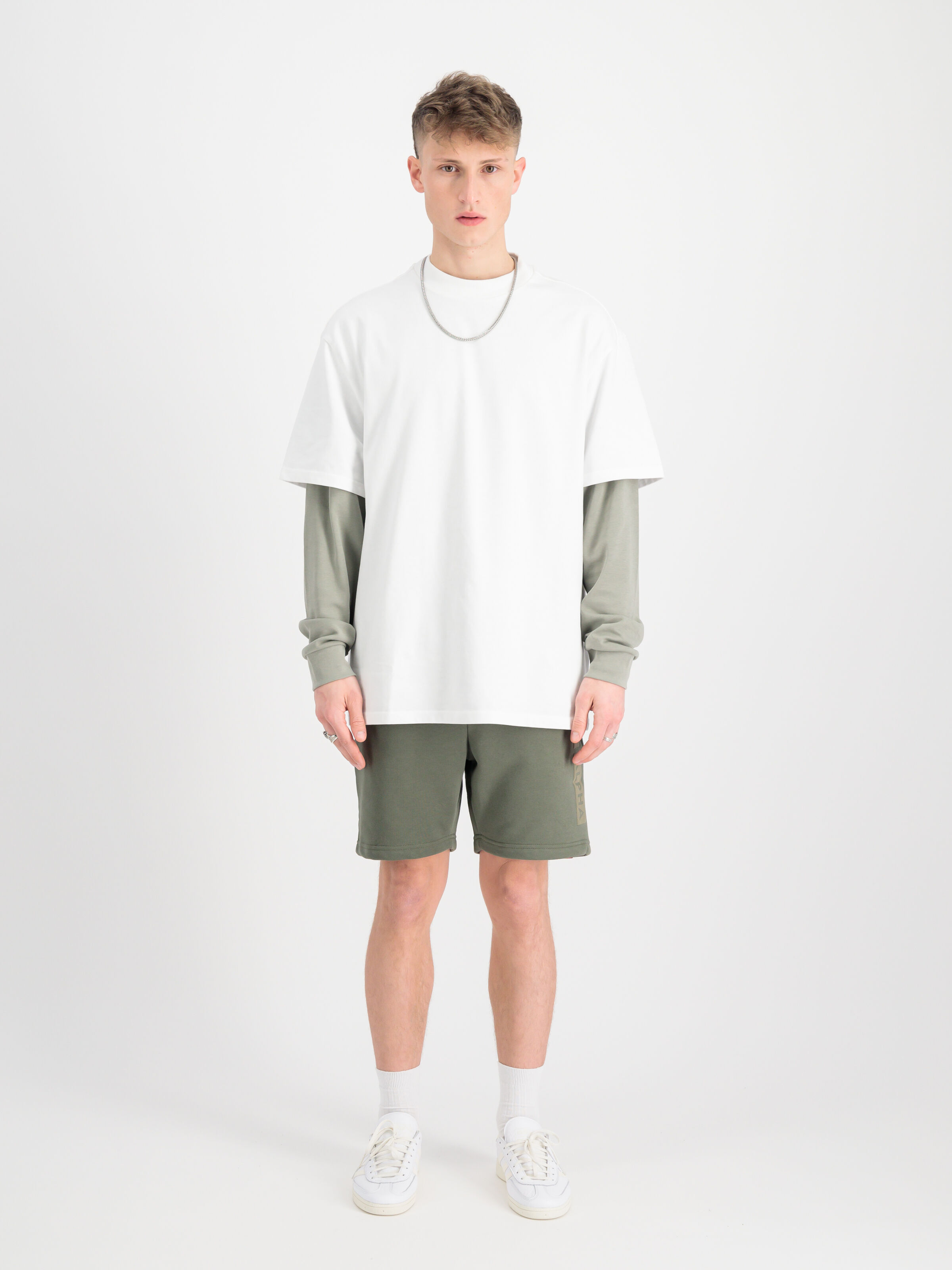Alpha Puff Print Short dark olive 146365_142_2_model_00001_149481