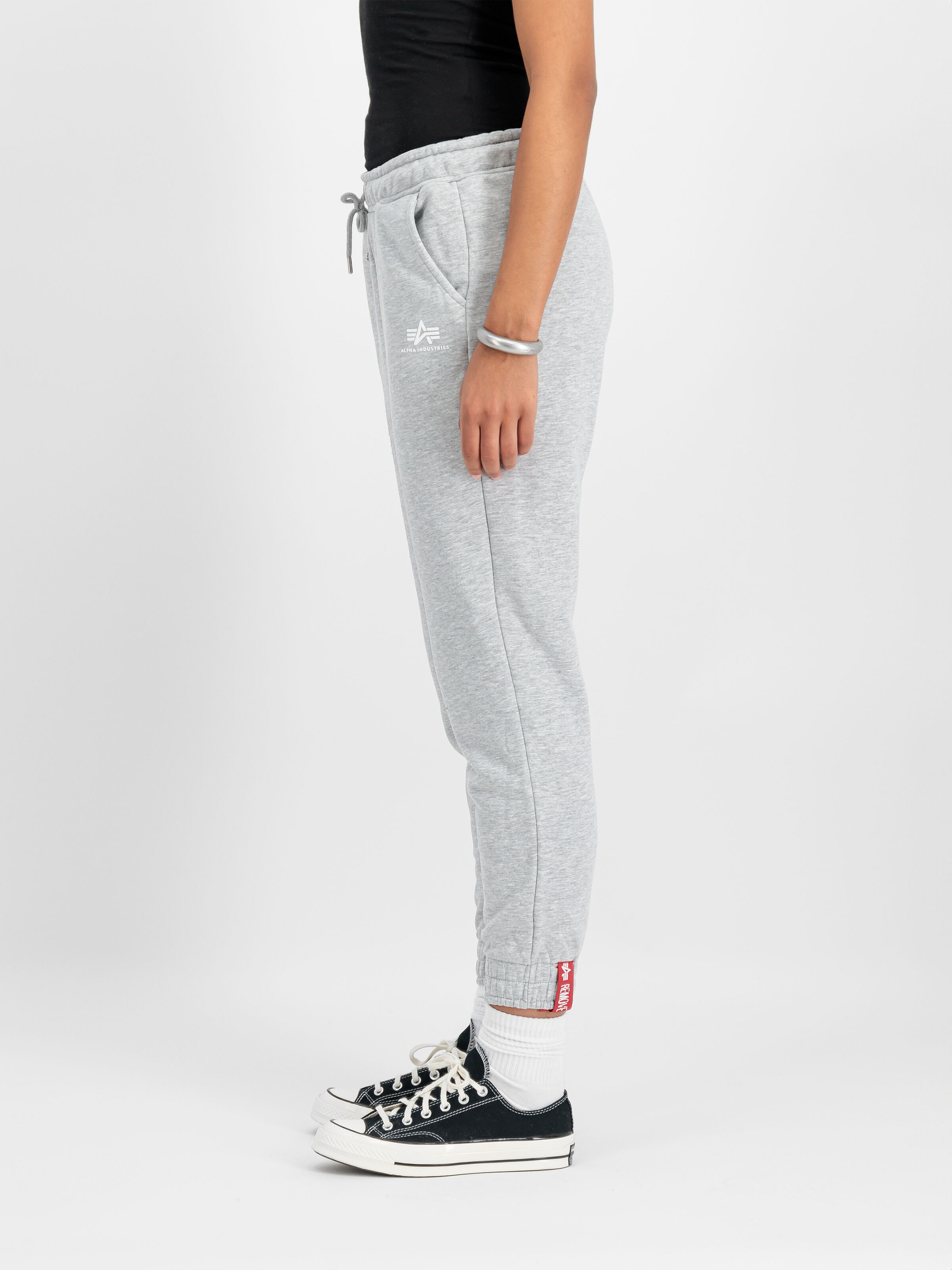Basic Small Logo Jogger Women greyheather/white 116051_230_2_model_00004_110657