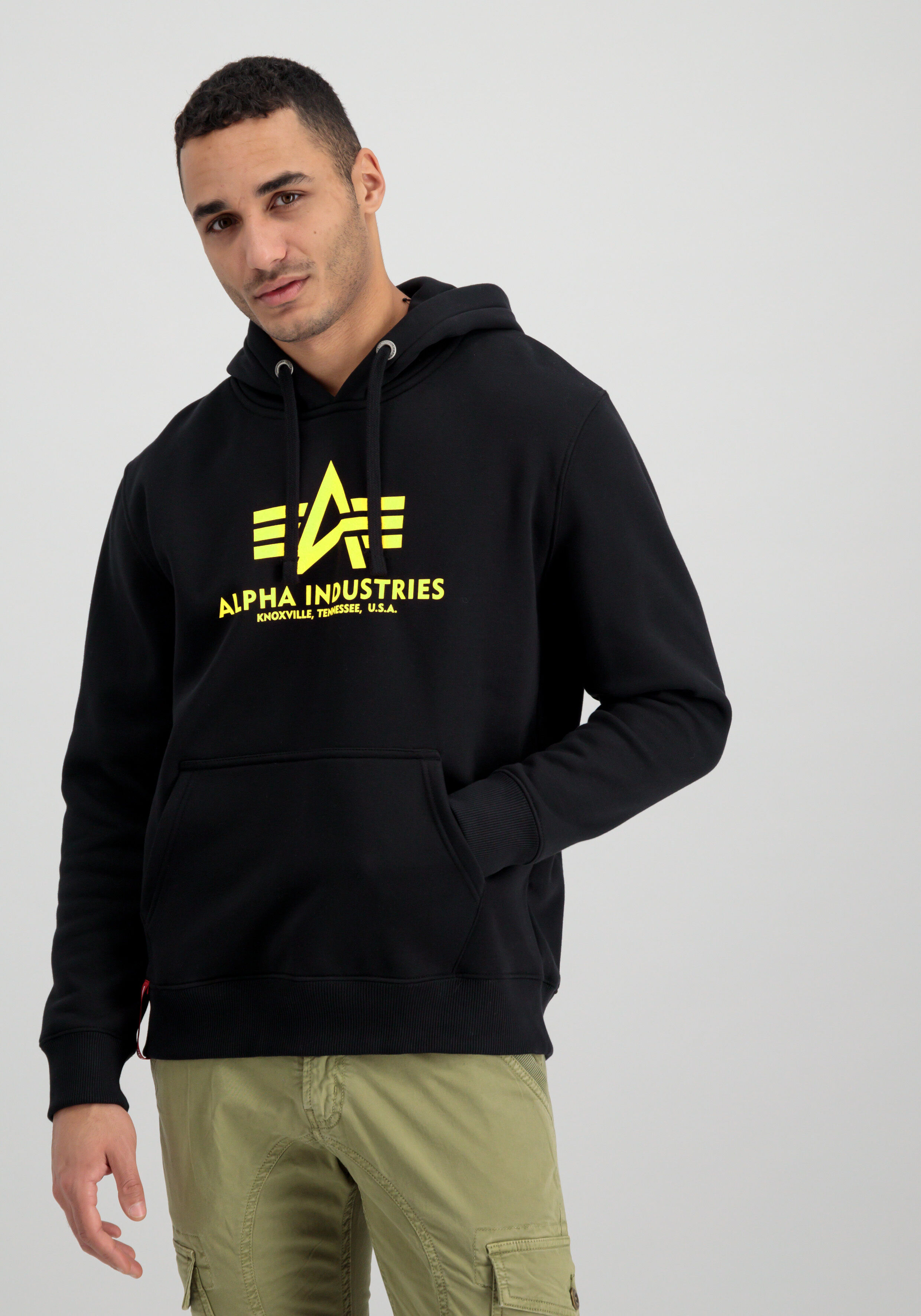 Basic Neon Print Hoodie black/neon yellow 178312NP_478_alpha_industries_basic_hoody_neon_print_001_123355.jpg