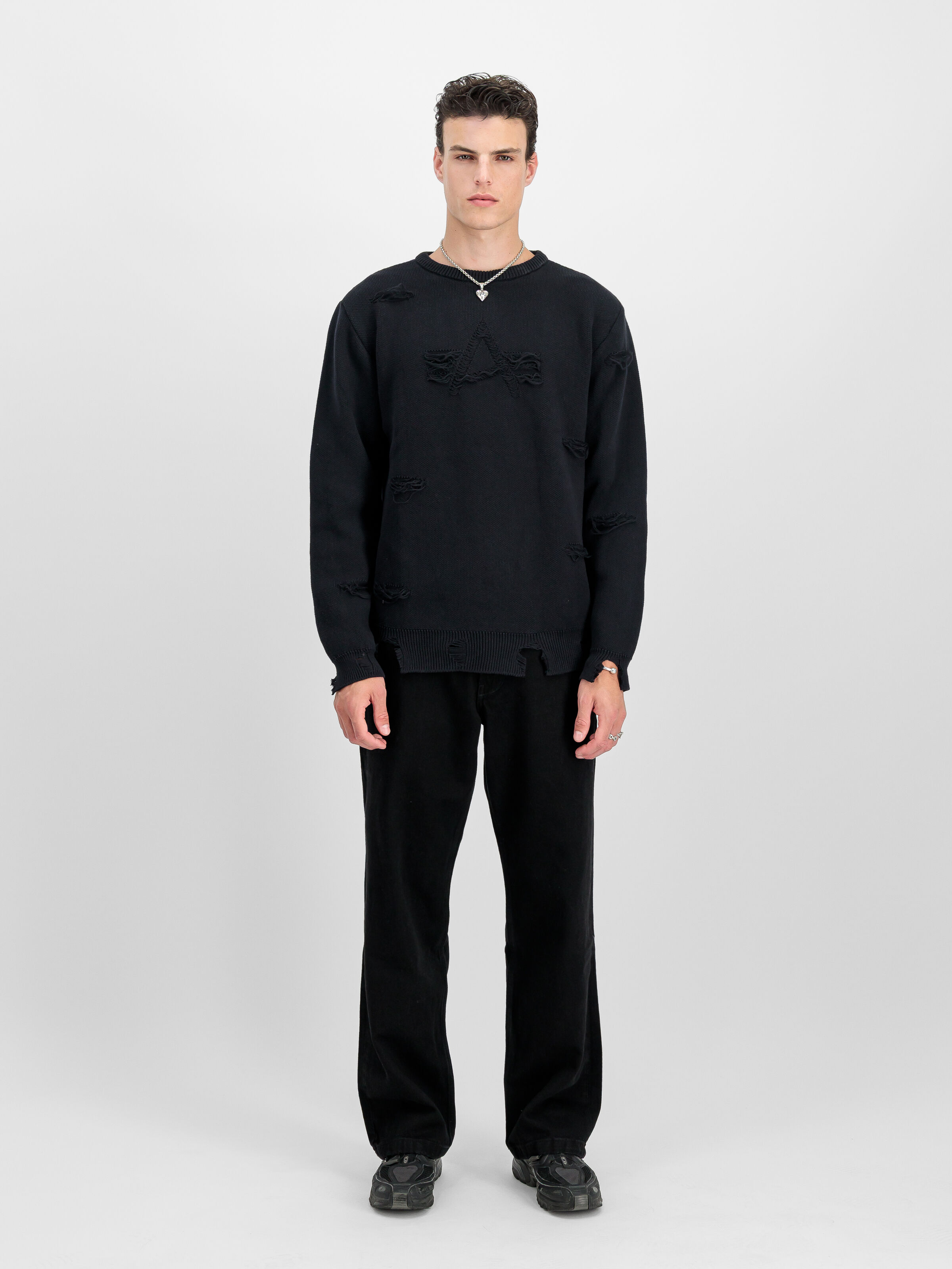 Distressed Logo Sweatshirt black 258400_03_2_model_00001_184183