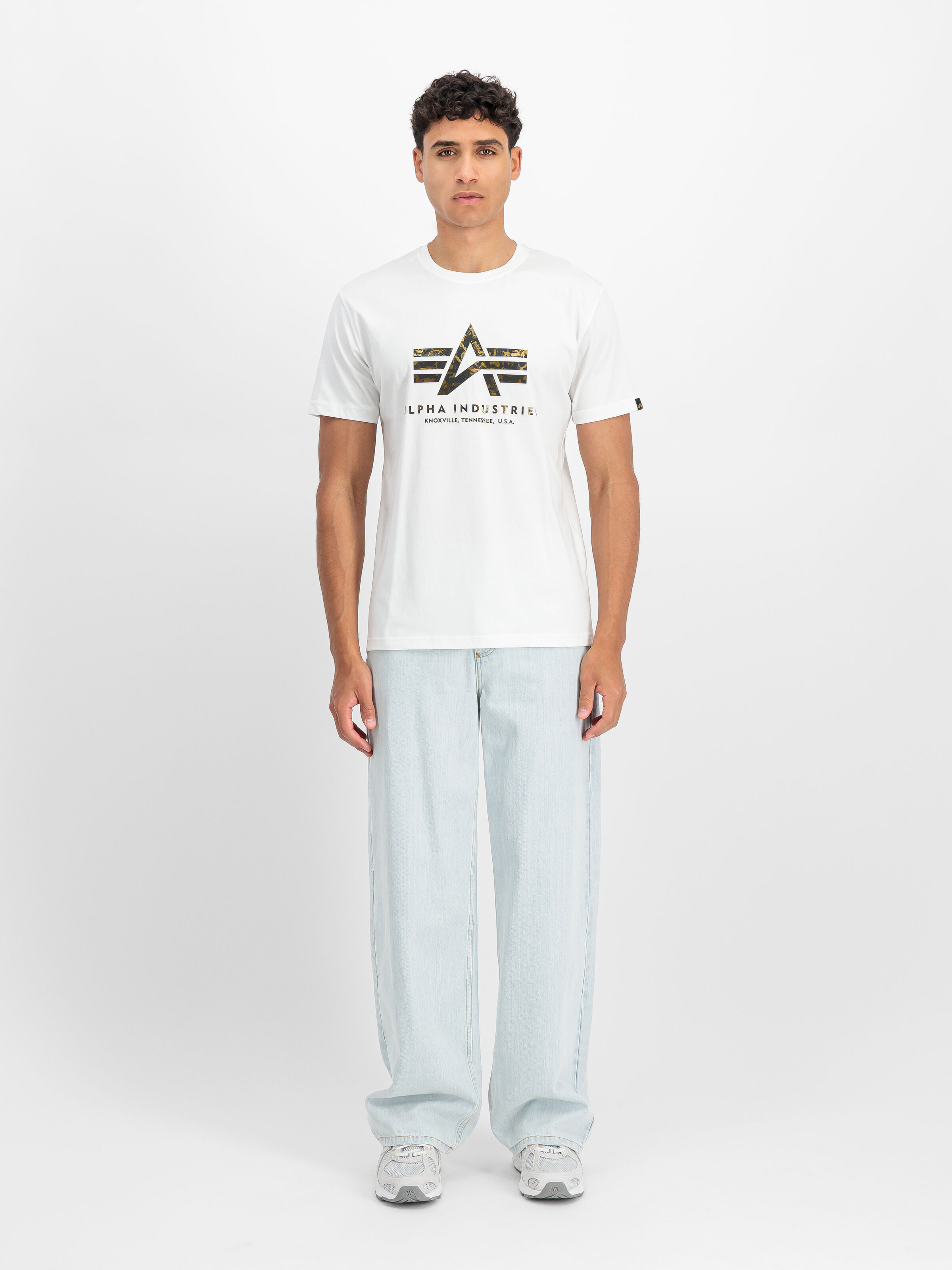 Basic Big Logo Effect Print T-Shirt white 100501EP_09_2_model_00001_197287