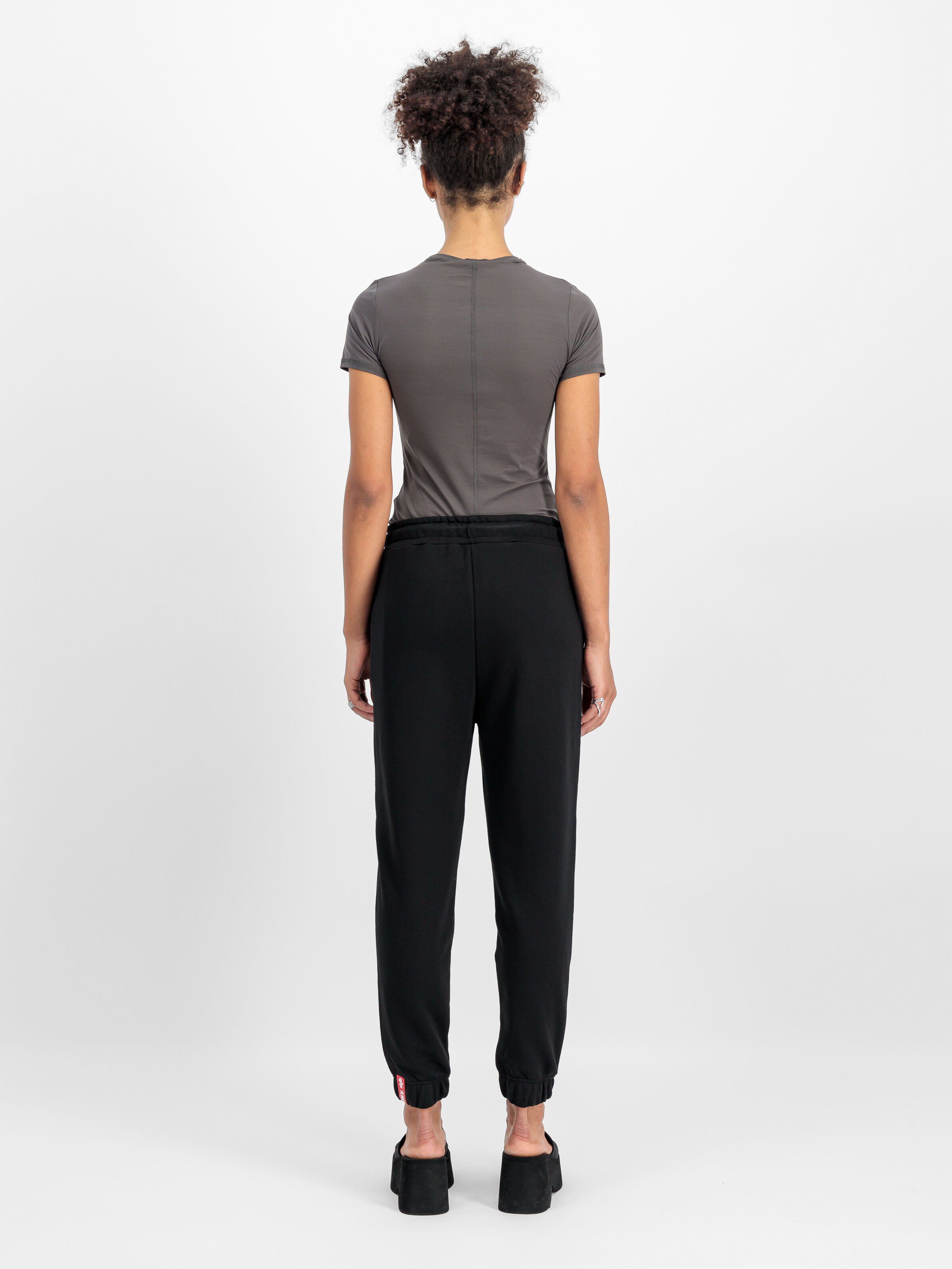 Basic Small Logo Jogger Women black 116051_03_2_model_00002_110585