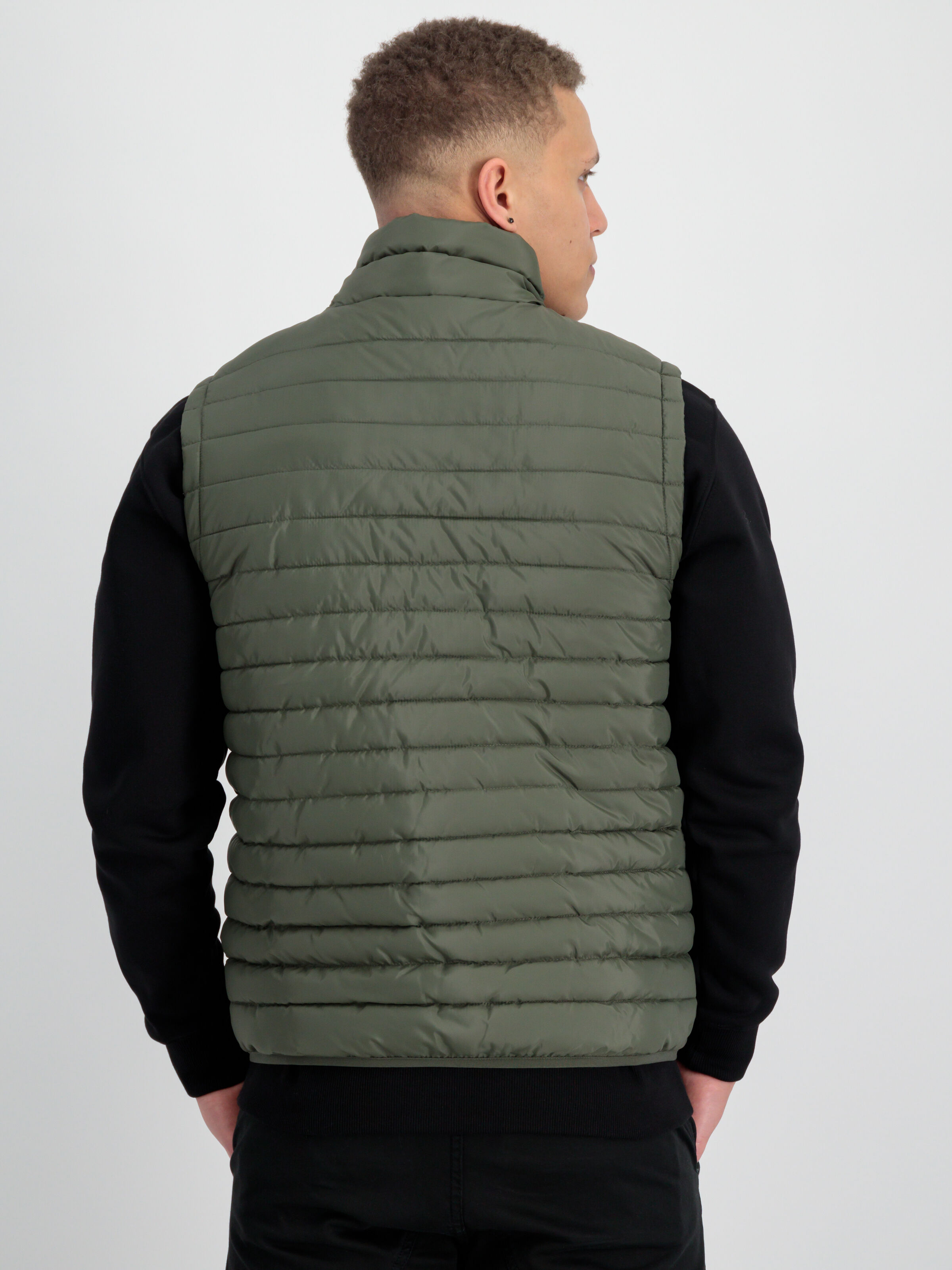 Puffer Light Vest dark olive 138122_142_alpha_industries_puffer_vest_ulw_00004_194040