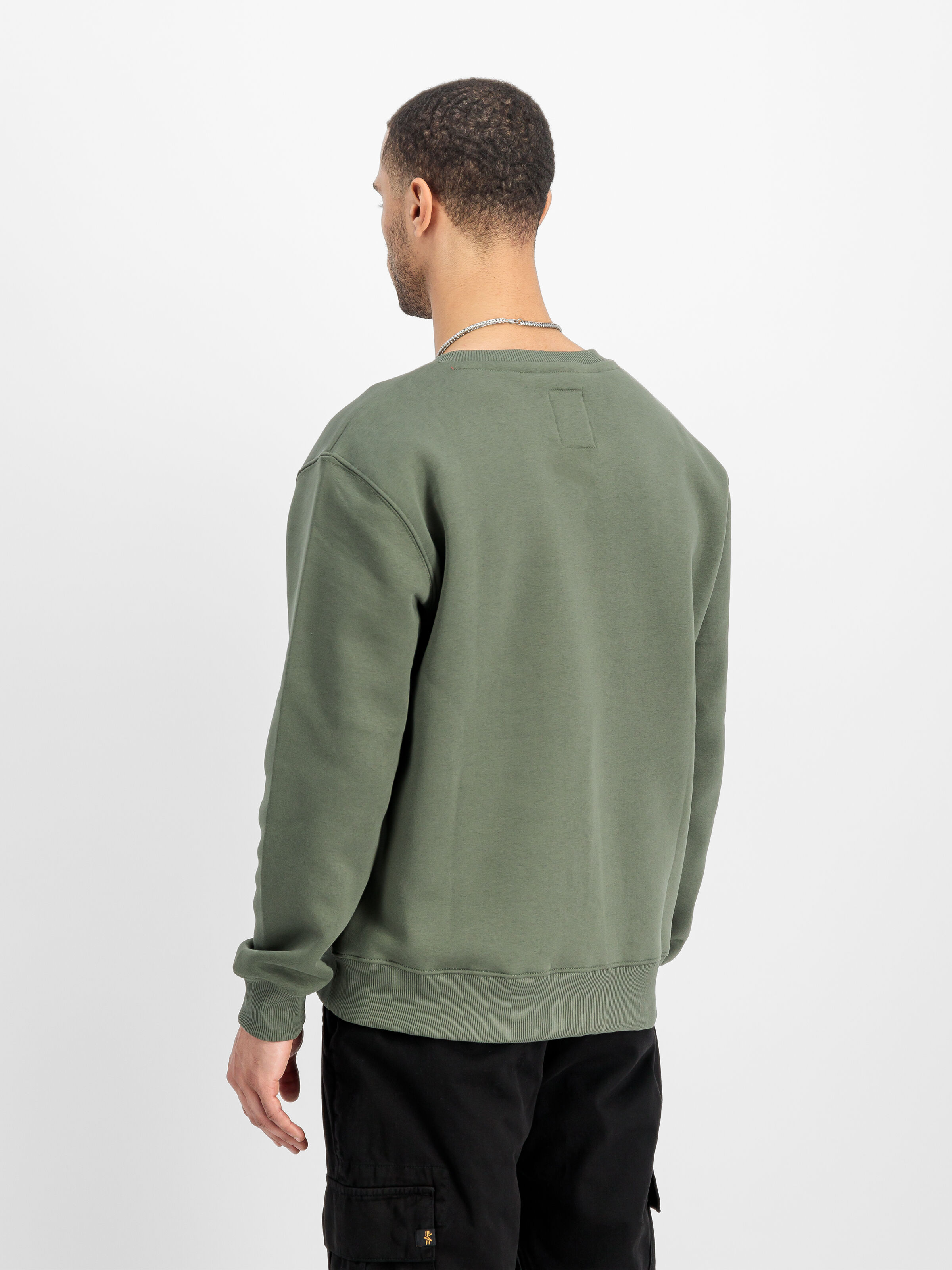 Basic Small Logo Sweatshirt dark olive 188307_142_2_model_00004_125493