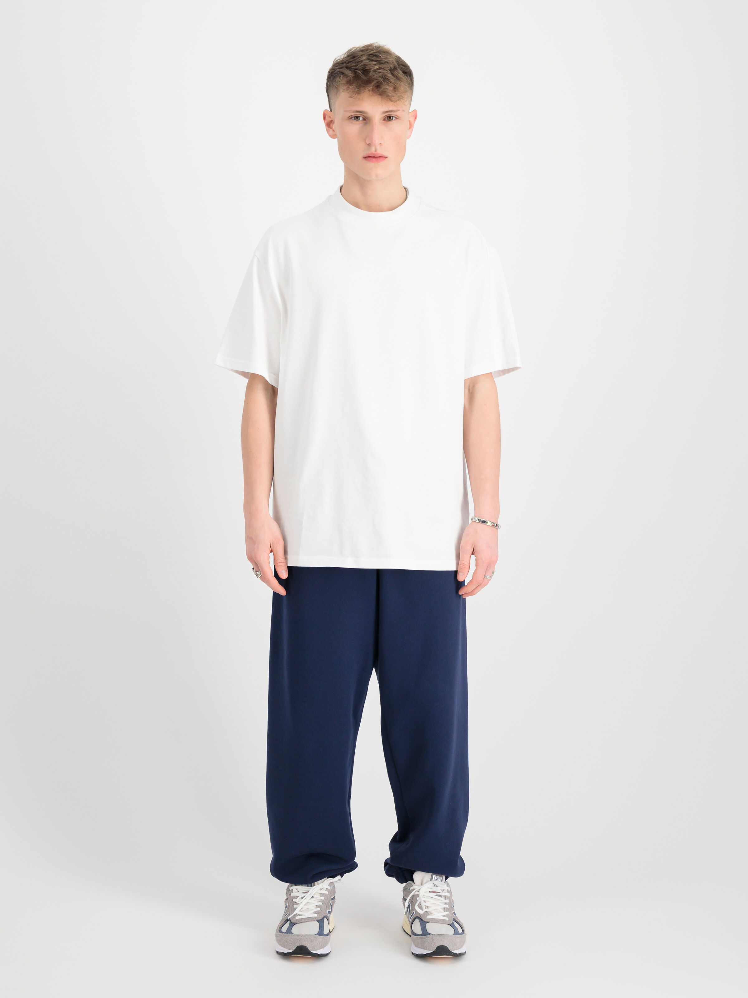 Alpha Essentials Rubber Logo Jogger ultra navy 146364_697_2_model_00001_99738