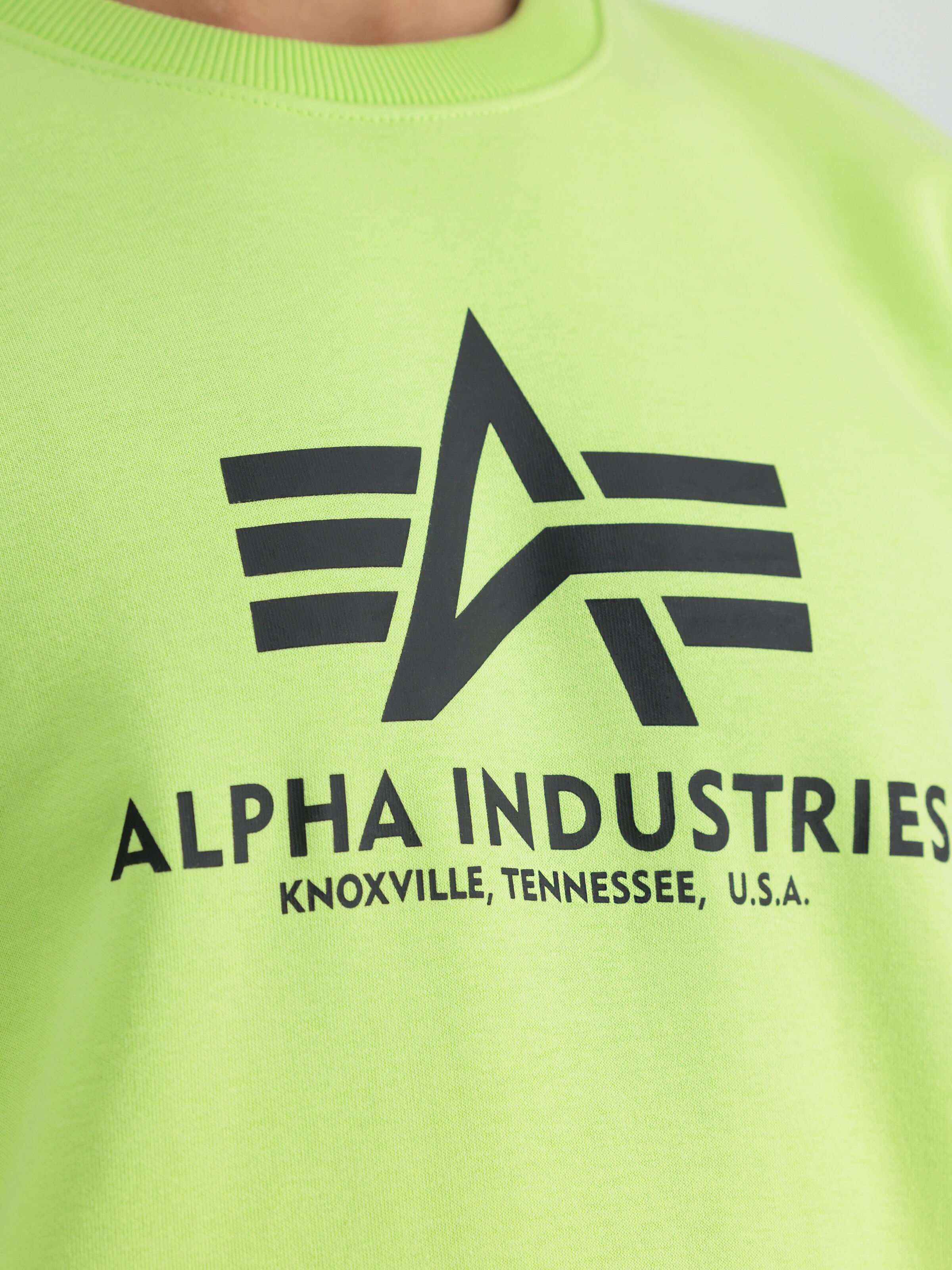 Basic Big Logo Sweatshirt hornet green 178302_698_alpha_industries_basic_sweater_00004_182740