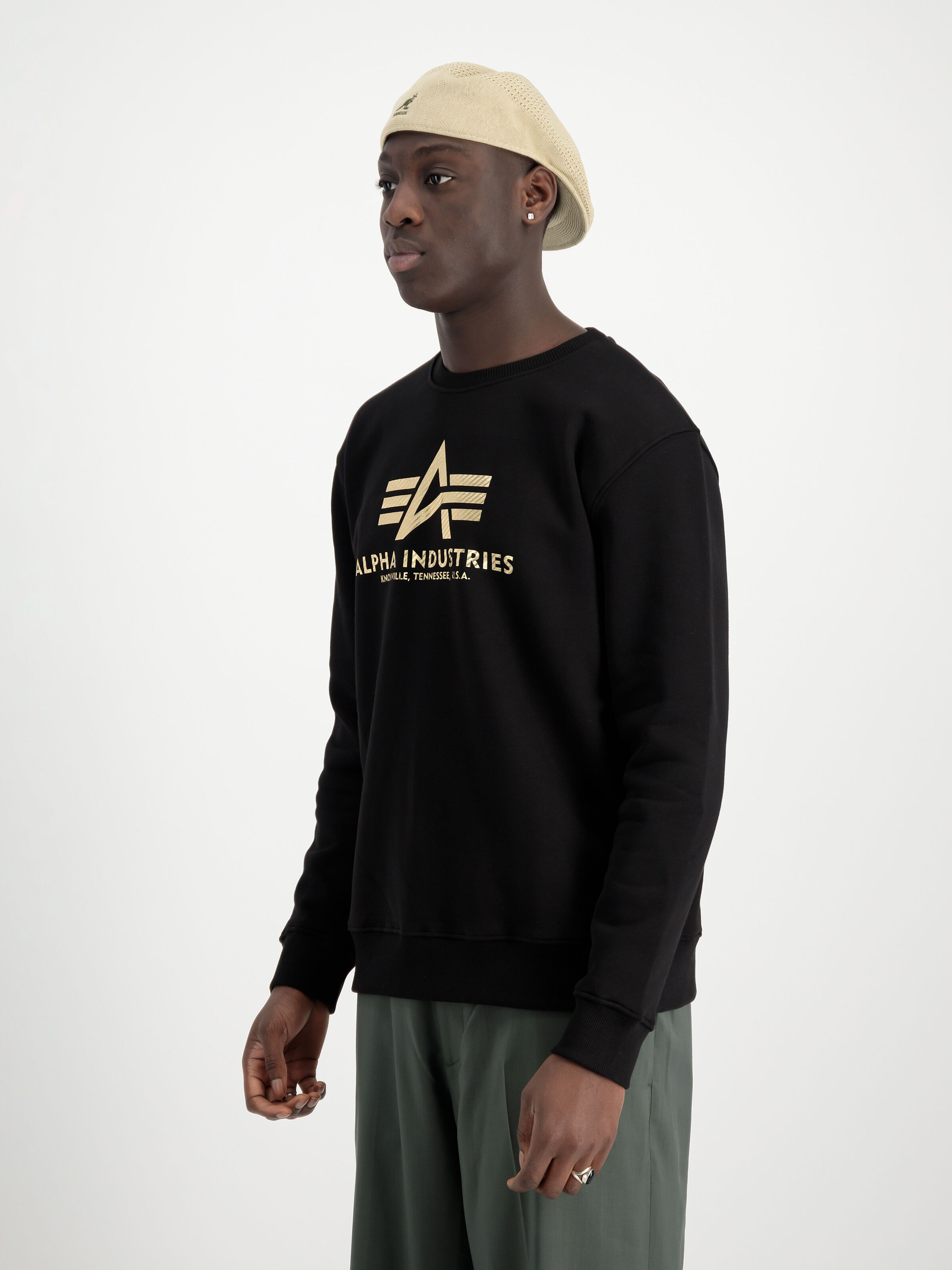Basic Carbon Sweatshirt black/gold 146311_365_2_model_00003_129788