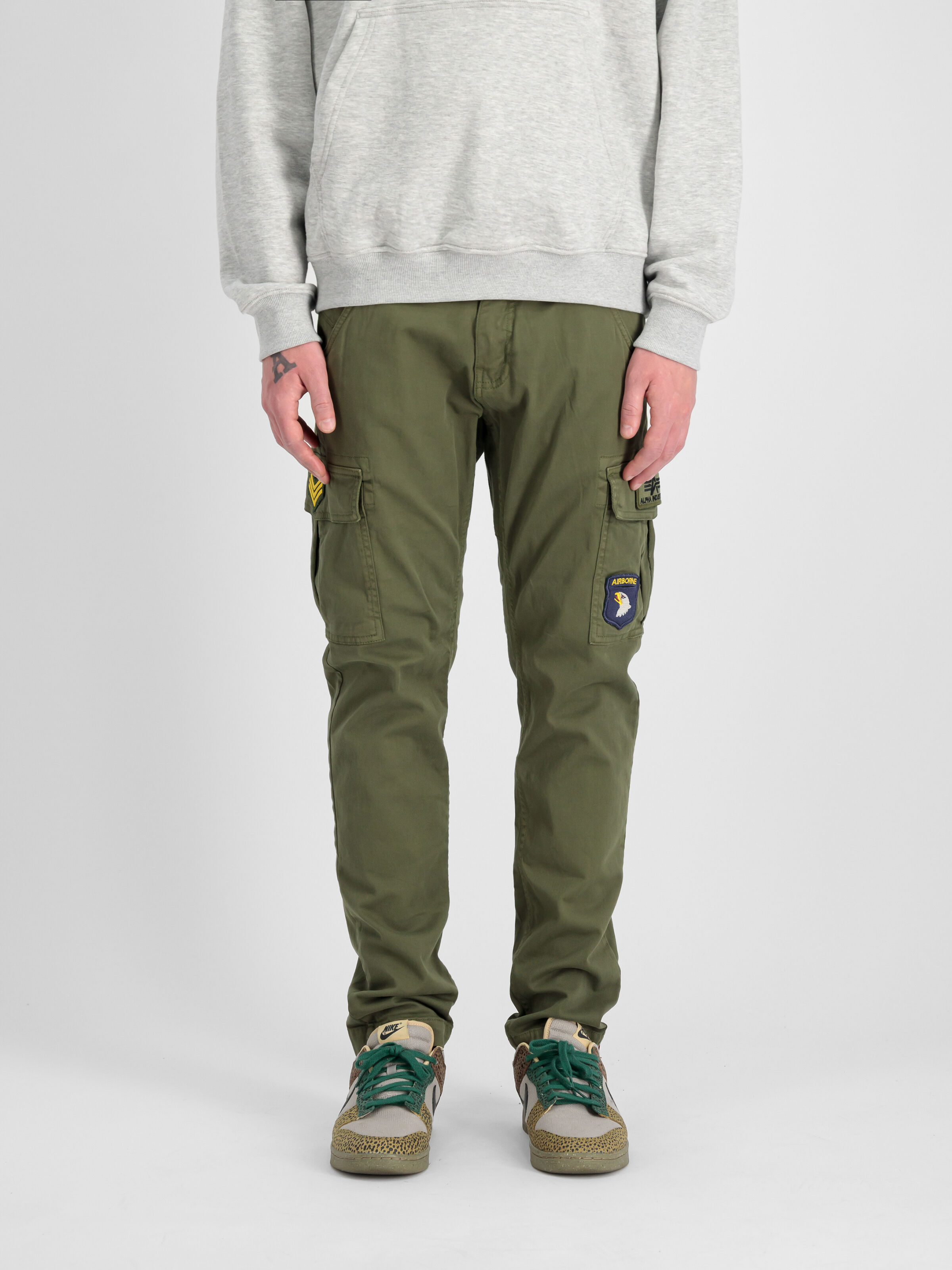 Petrol Patch Pant dark olive 178207_142_2_model_00003_97633.jpg