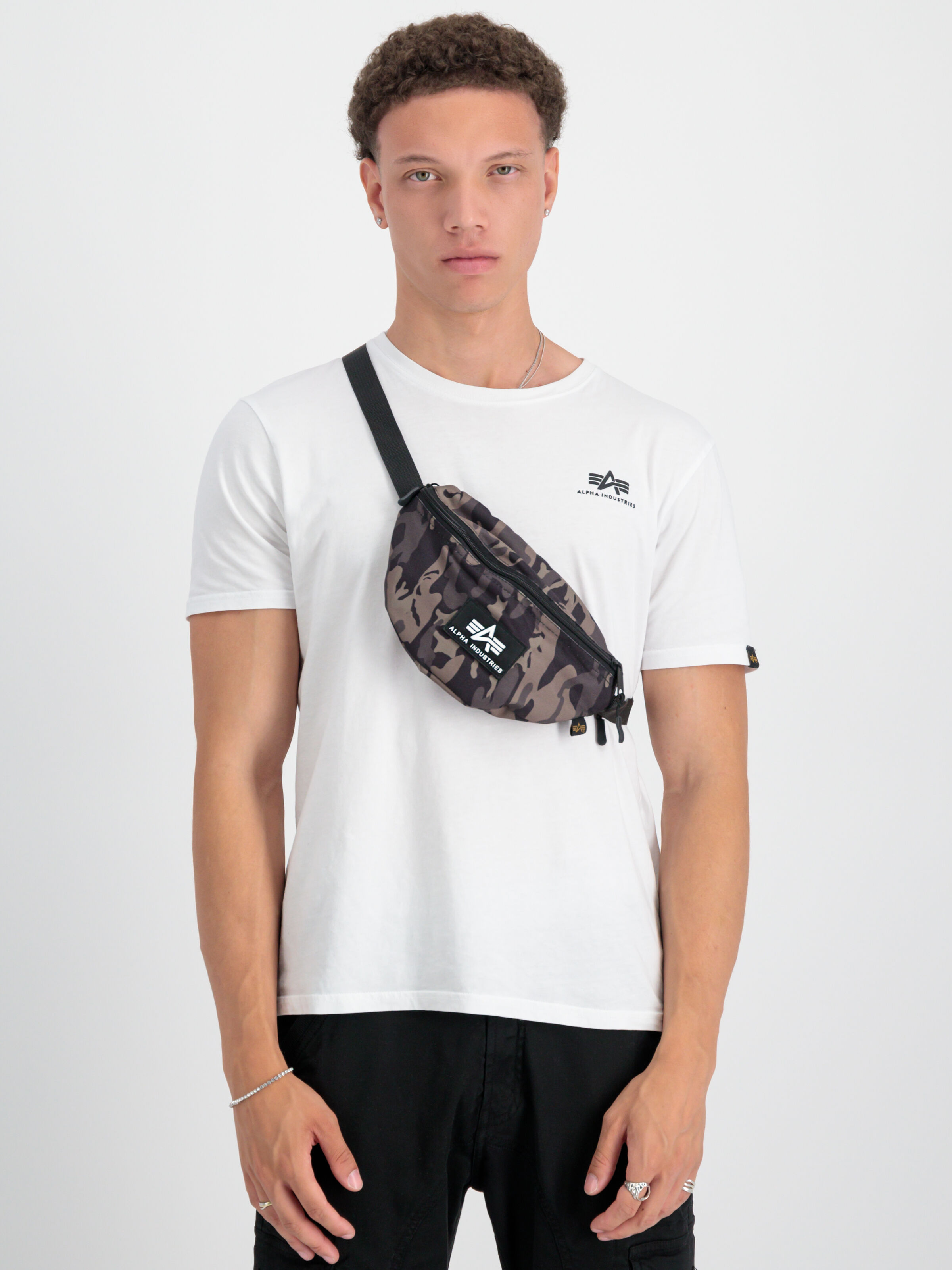 198912_125_alpha_industries_rubber_print_waistbag_001_159448_219059