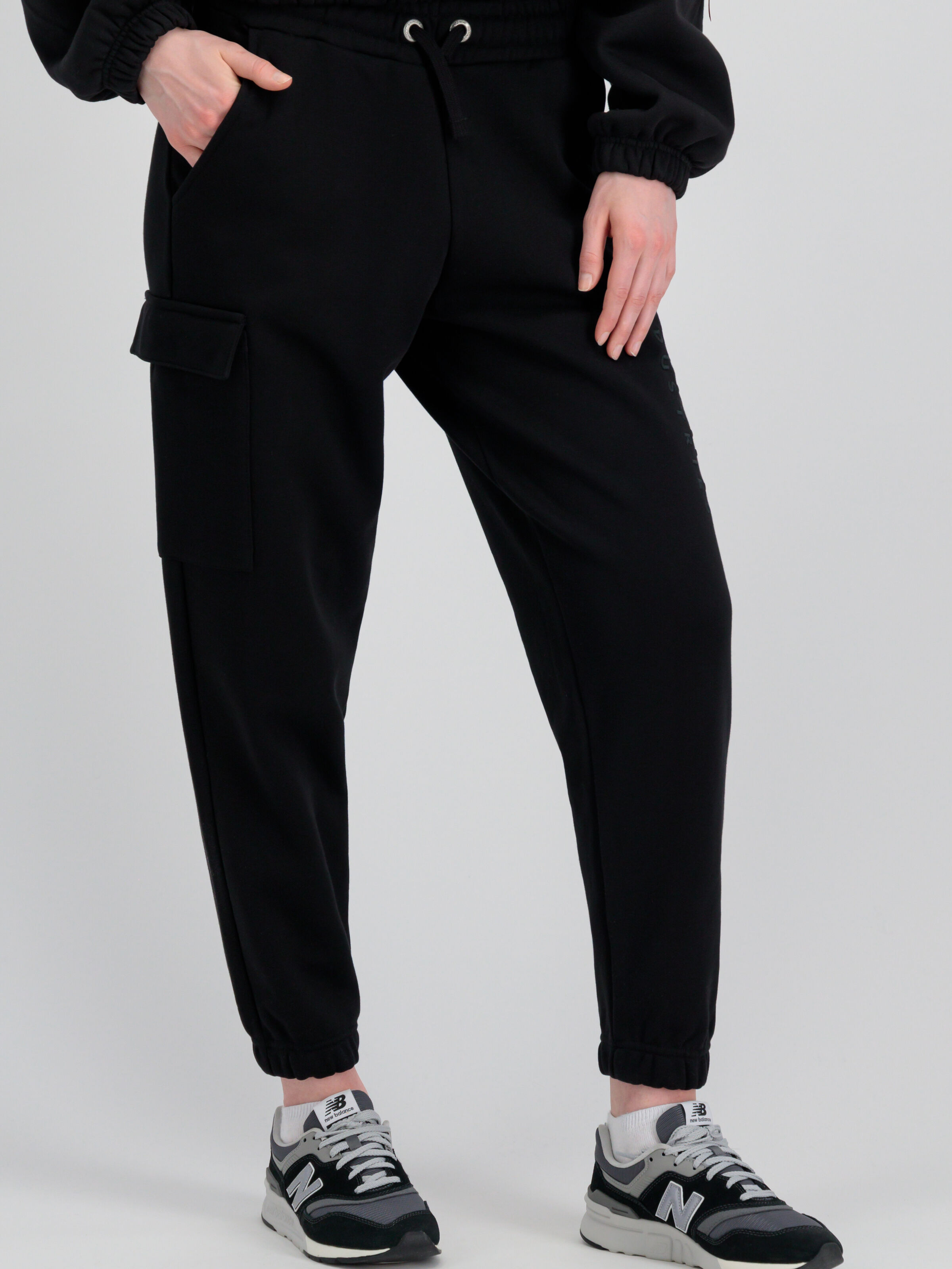 Embroidery Women Jogger black 138052_03_alpha_industries_emb_jogger_wmn_002_208820