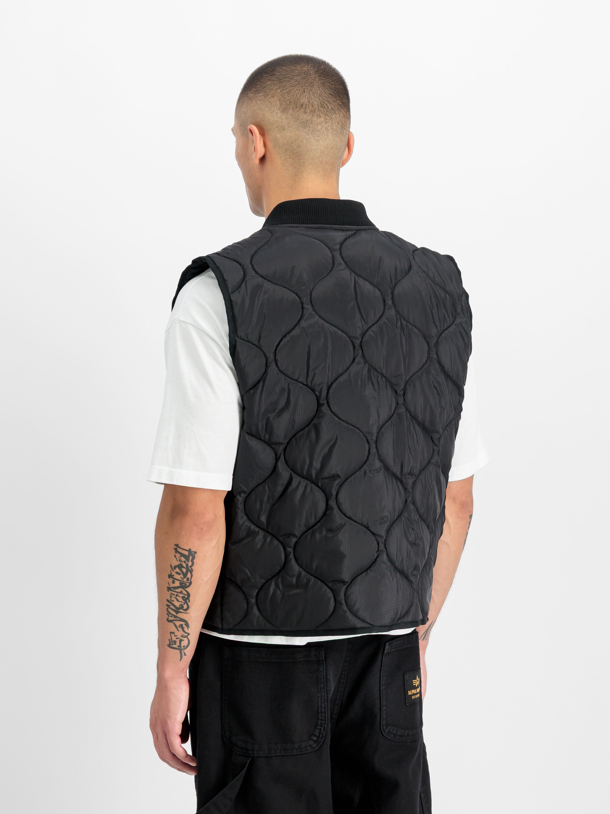 Q-1 Vest black 266107_03_2_model_00003_214145