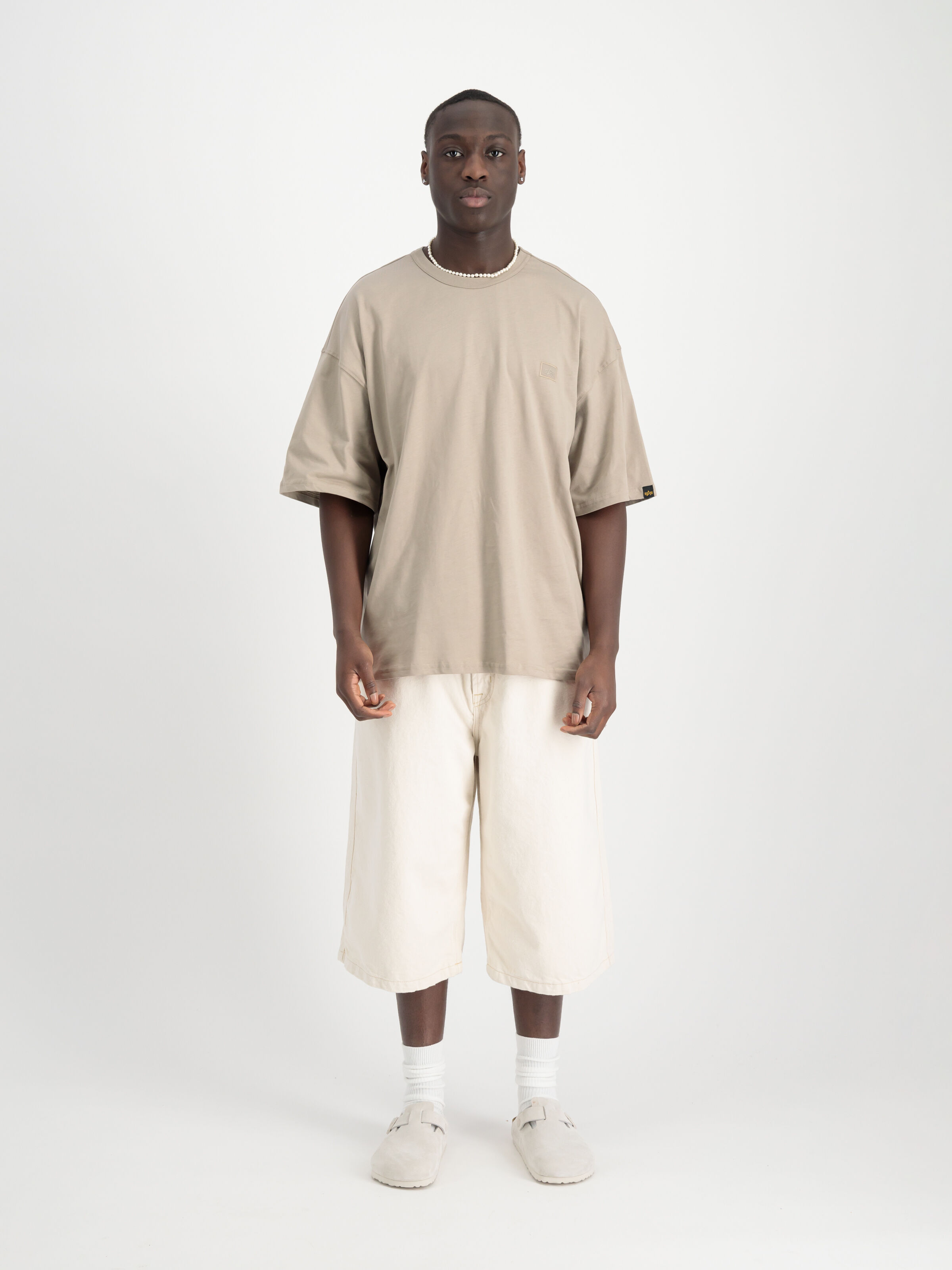 Alpha Essentials Rubber Logo T-Shirt vintage sand 146504_679_2_model_00001_99693