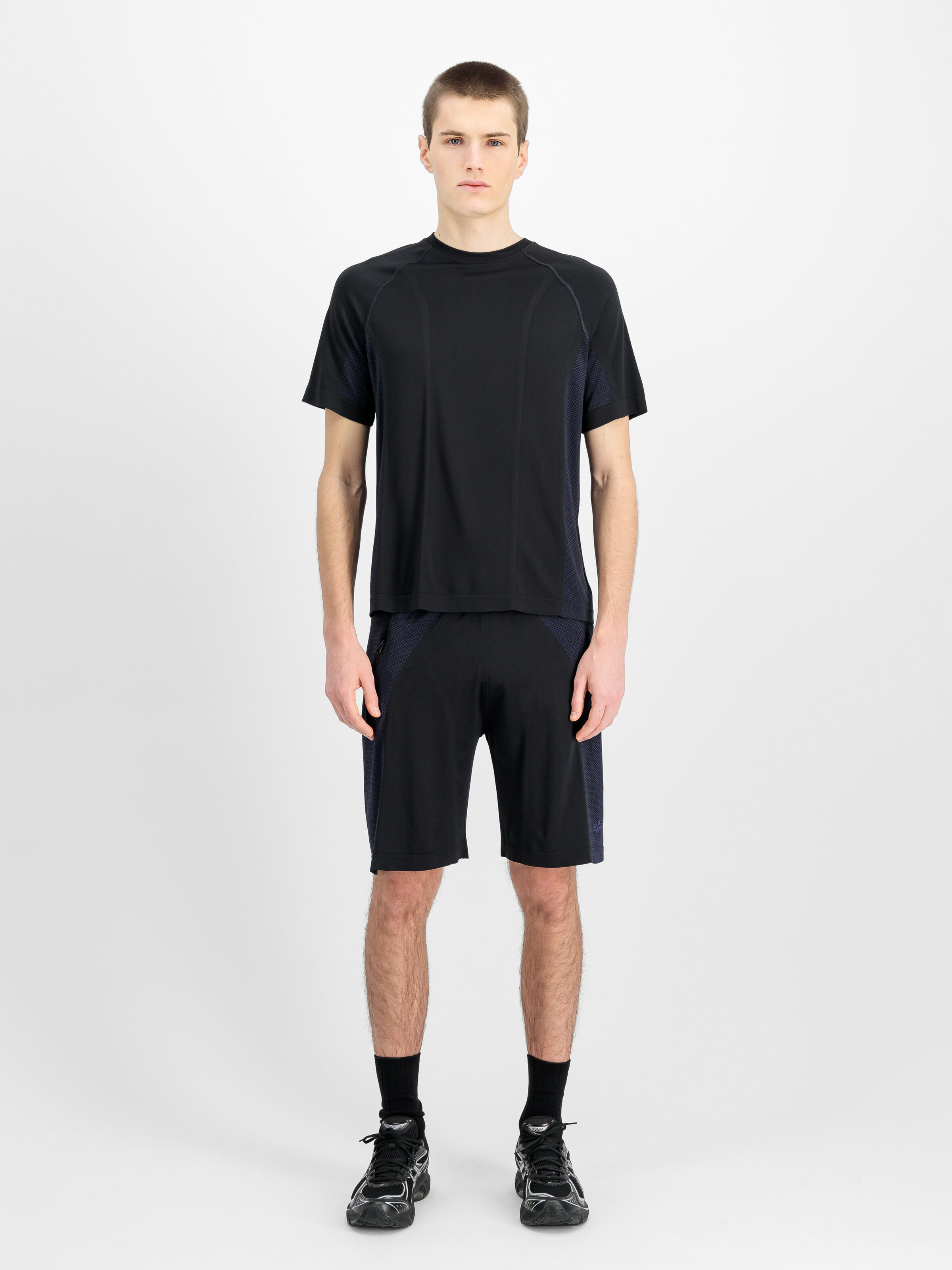 Seamless Short black 756361_03_2_model_00001_155162